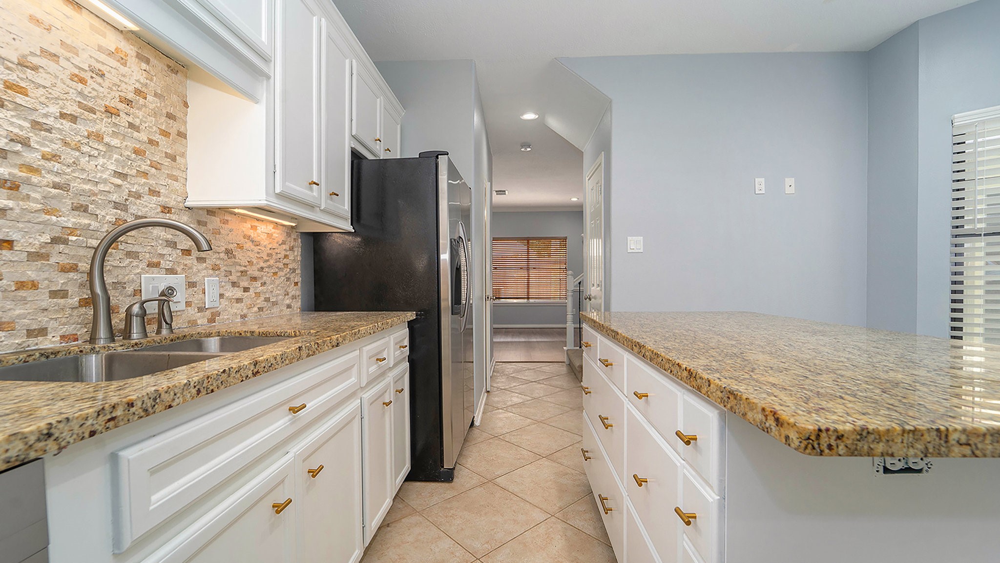 2052 Glencove Drive Property Photo 12