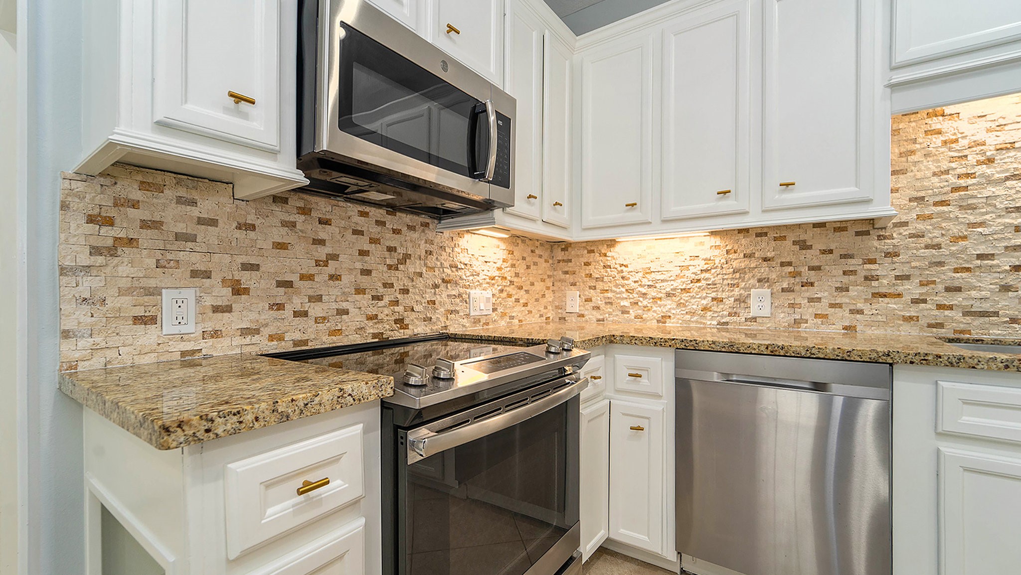2052 Glencove Drive Property Photo 13