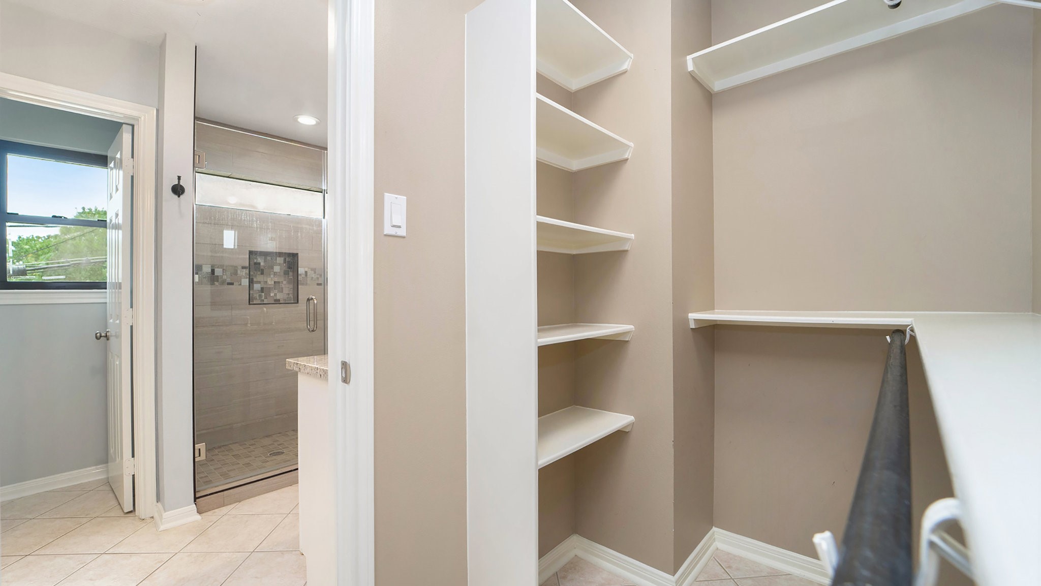 2052 Glencove Drive Property Photo 20