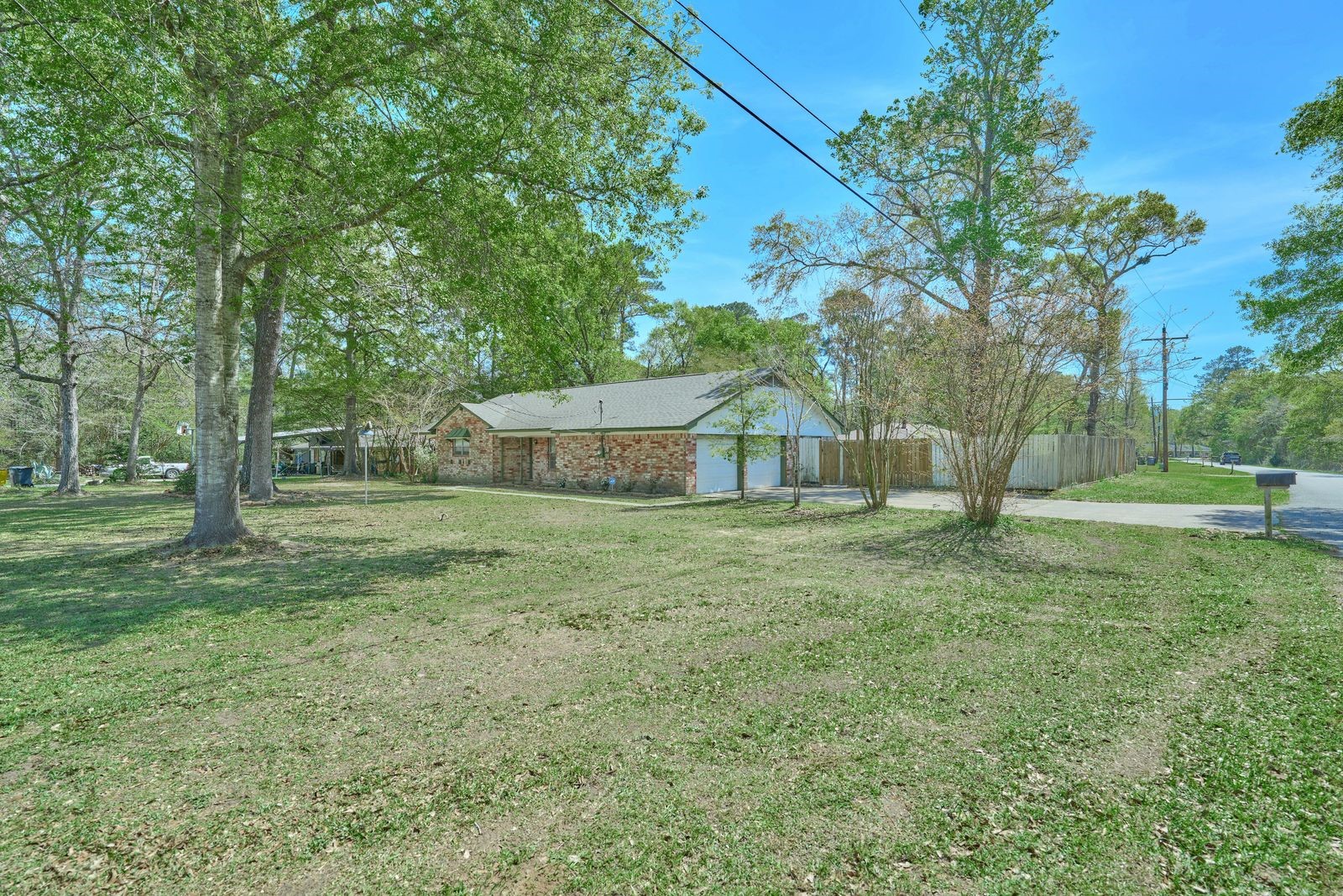 1815 Live Oak Drive Property Photo 2