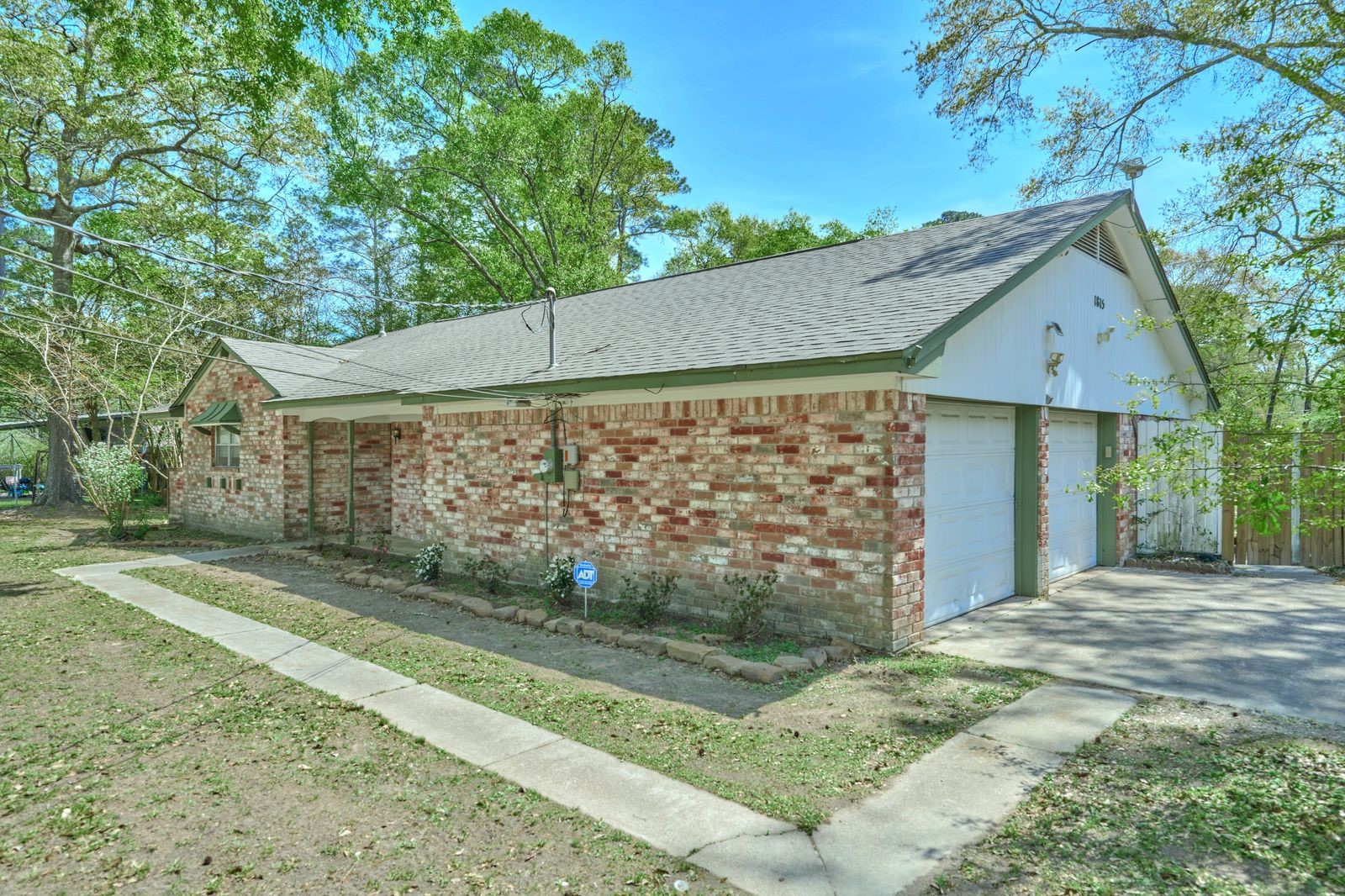 1815 Live Oak Drive Property Photo 6