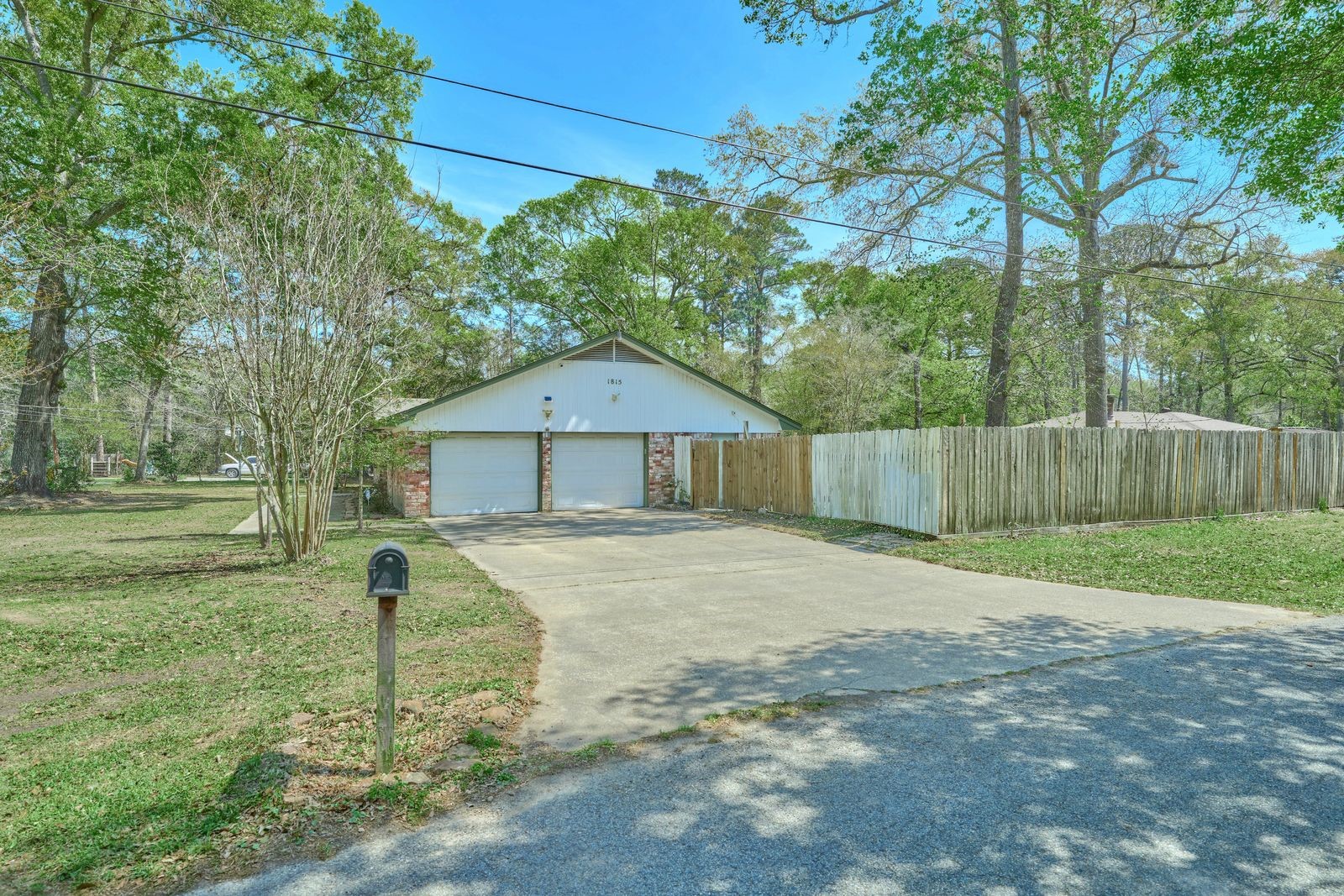 1815 Live Oak Drive Property Photo 7