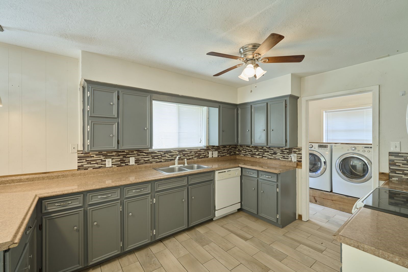 1815 Live Oak Drive Property Photo 11