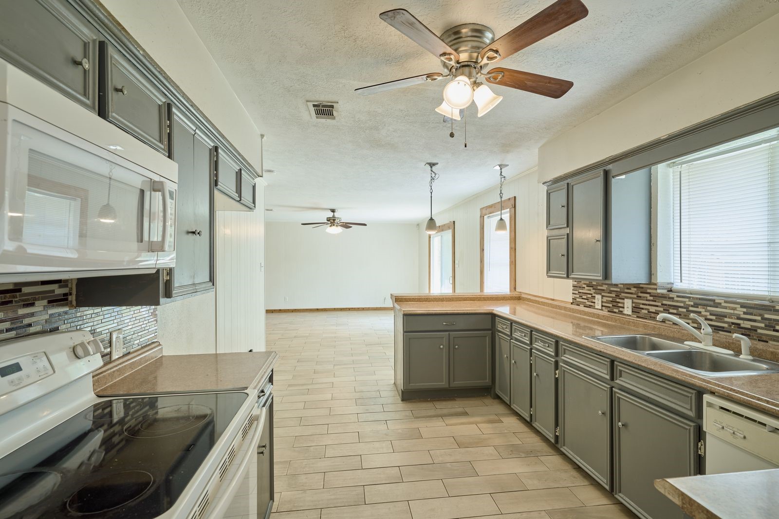 1815 Live Oak Drive Property Photo 12