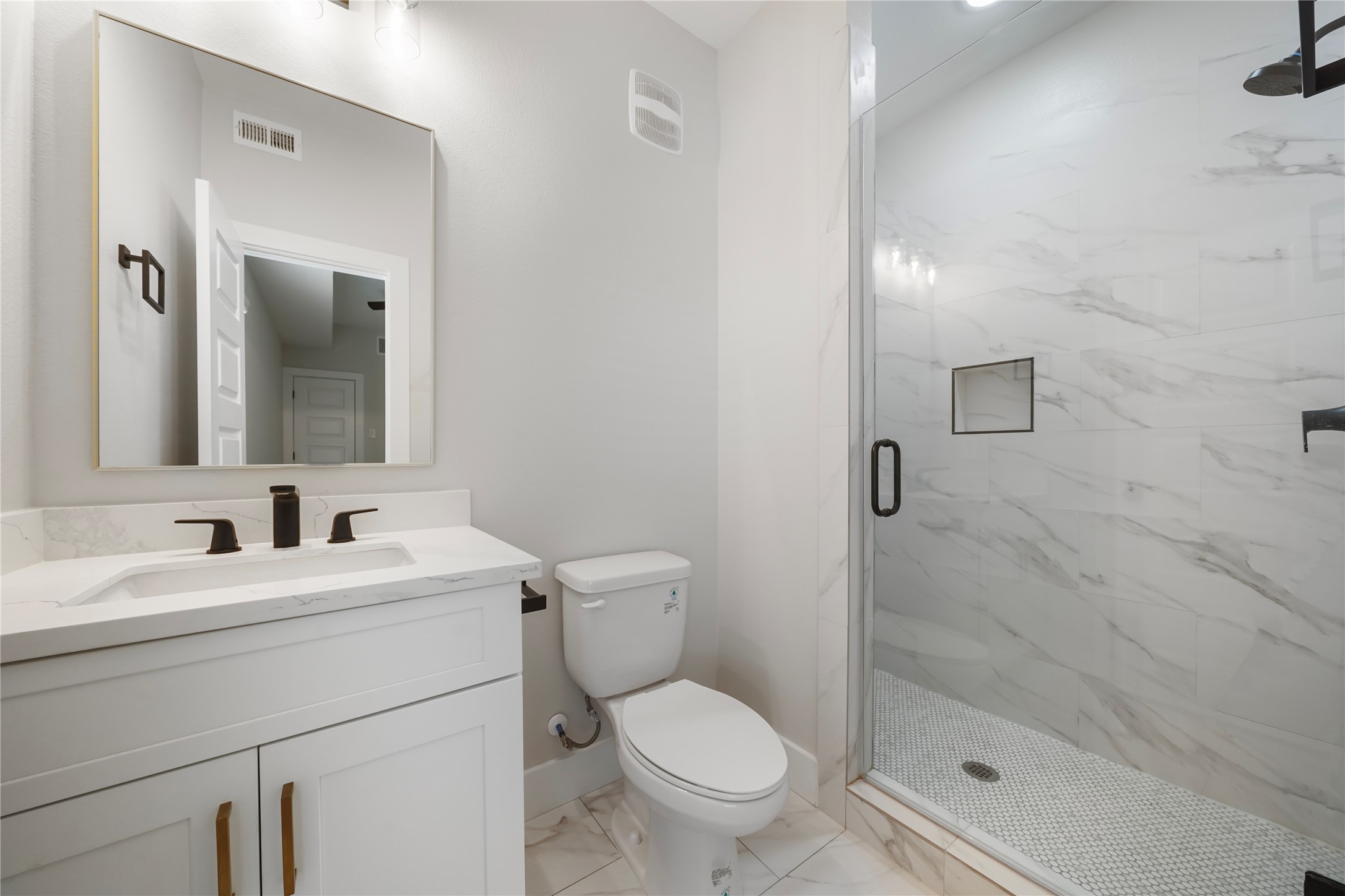 402 E 37th Street B Property Photo 5