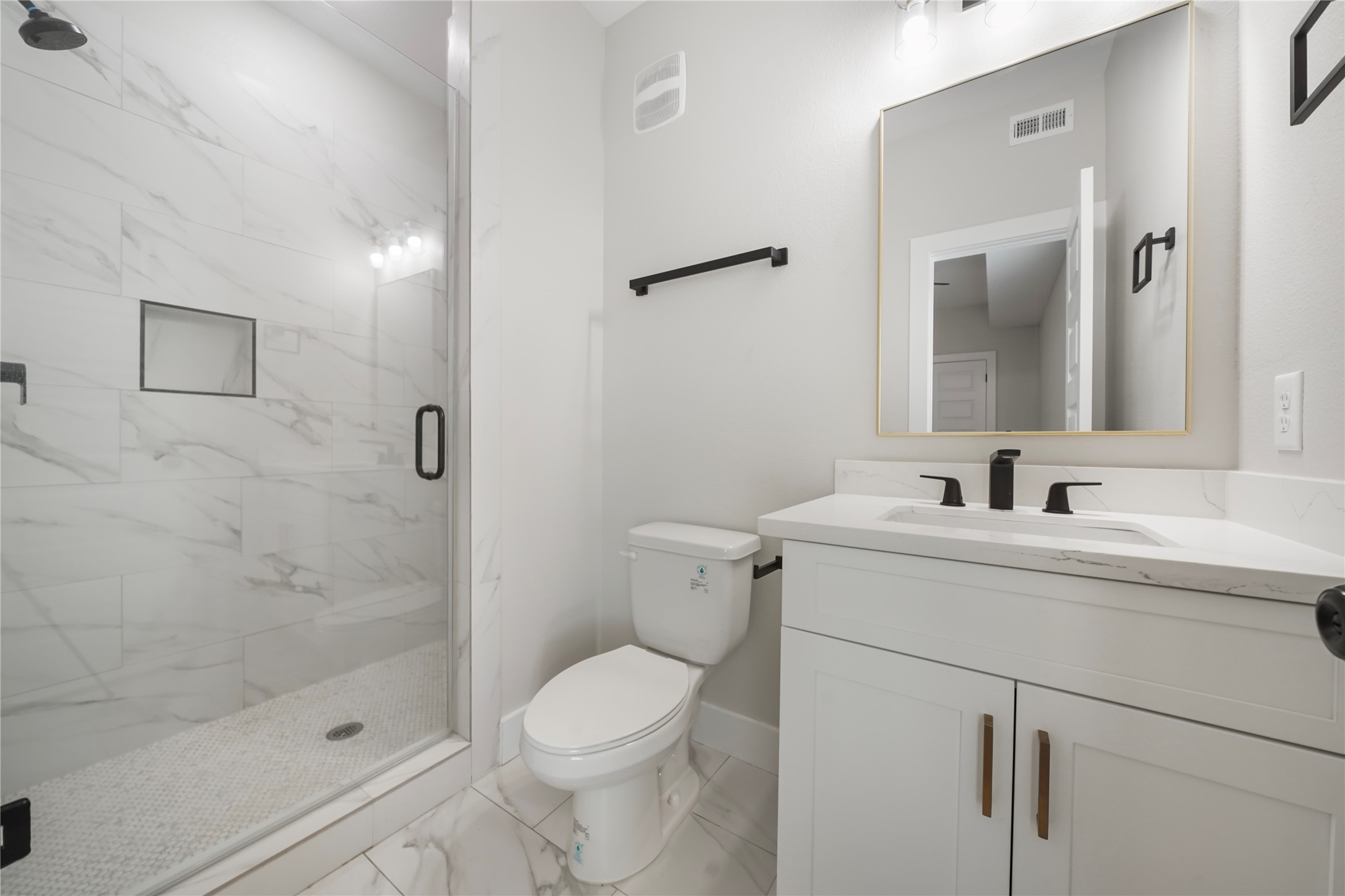 402 E 37th Street B Property Photo 8