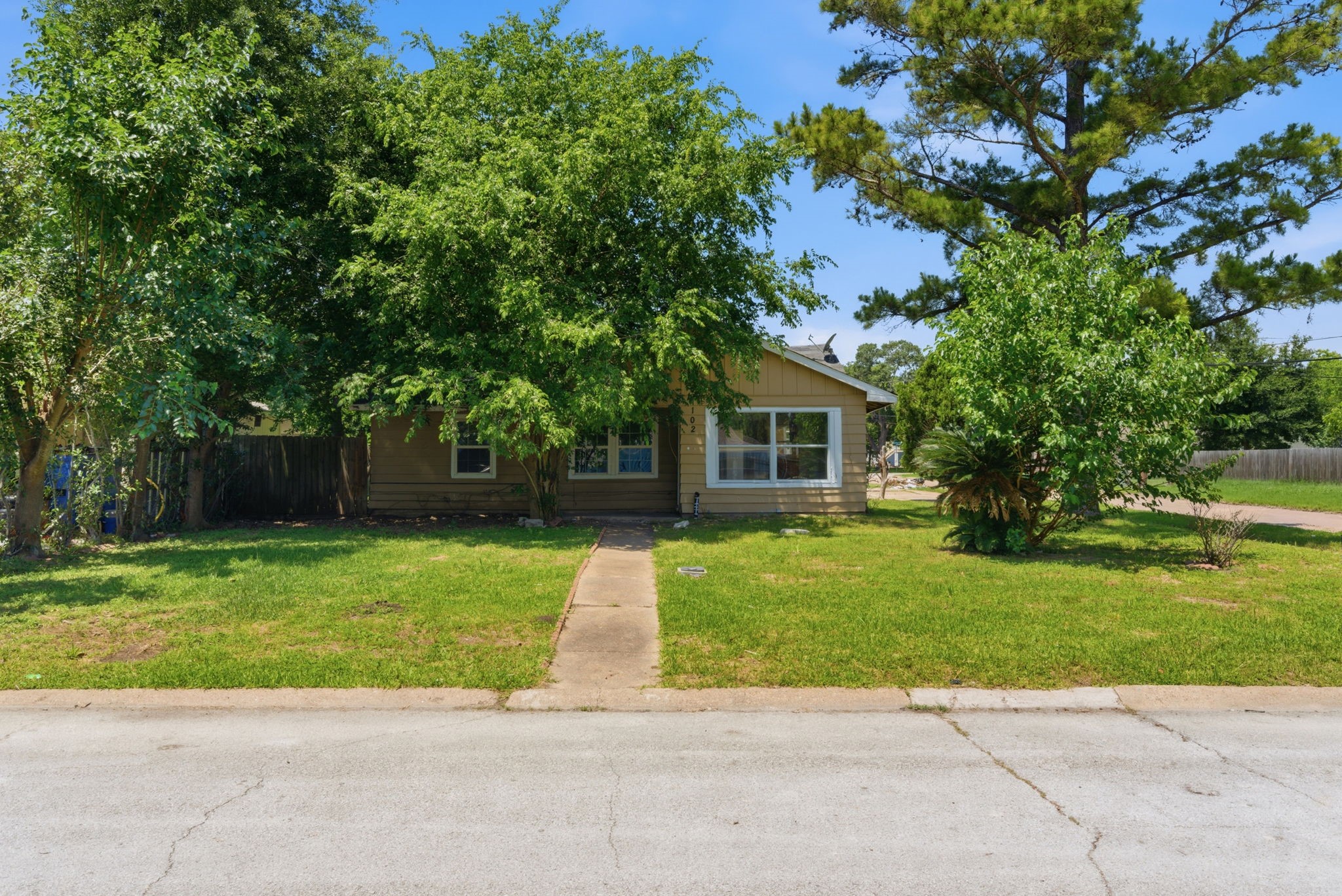 1102 Johnson Street Property Photo 1