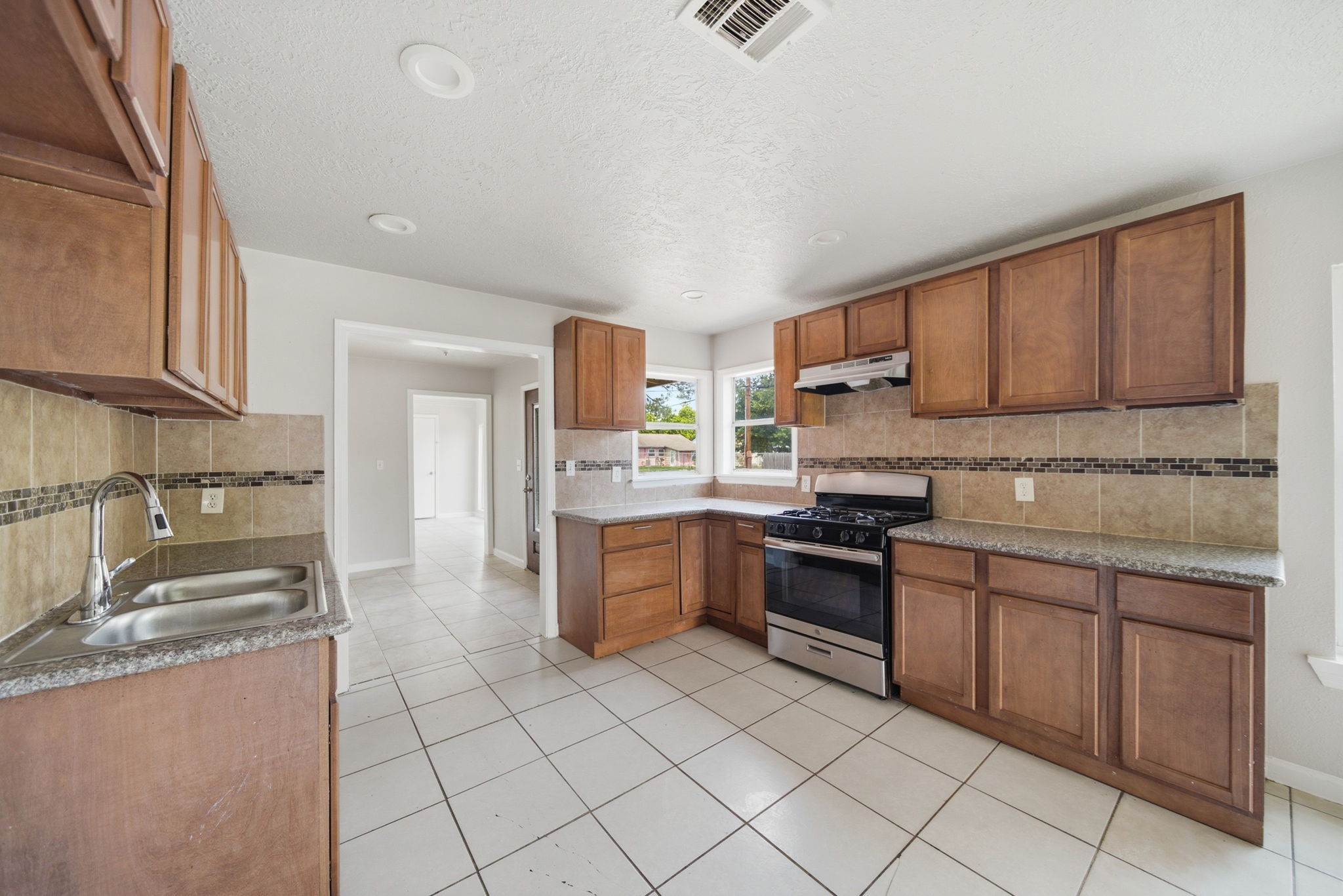 1102 Johnson Street Property Photo 3