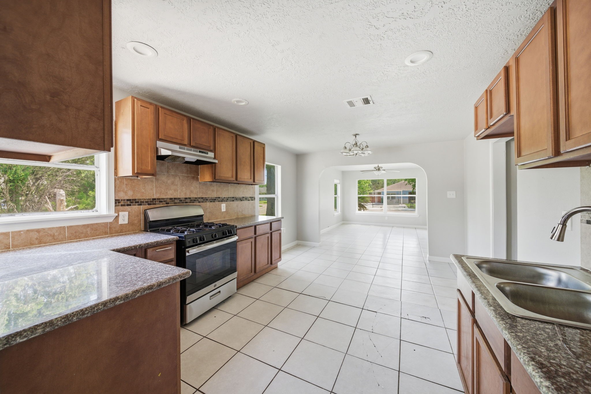 1102 Johnson Street Property Photo 4
