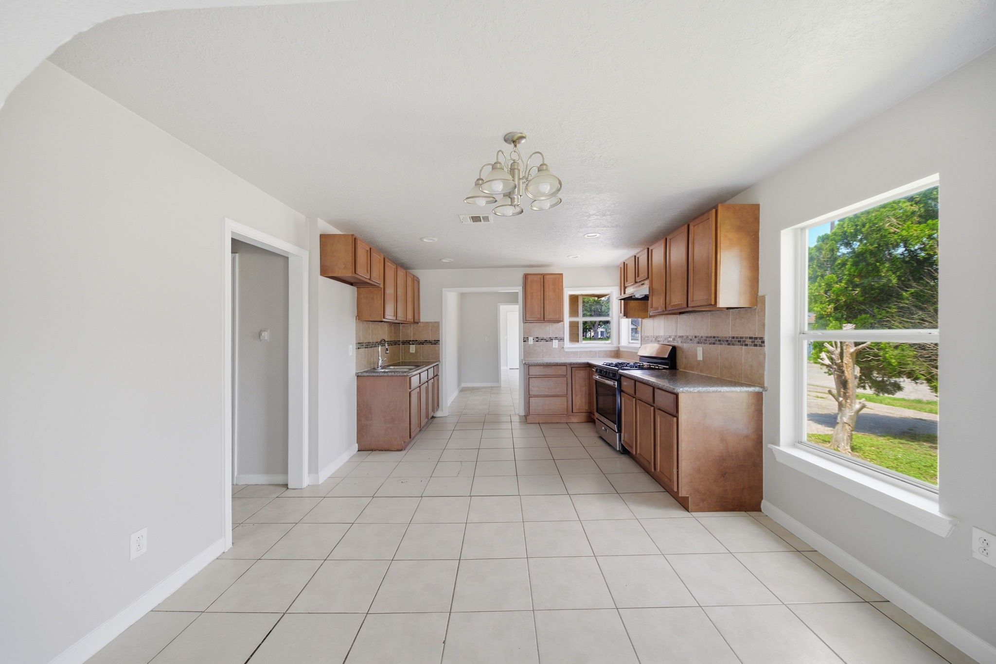 1102 Johnson Street Property Photo 5