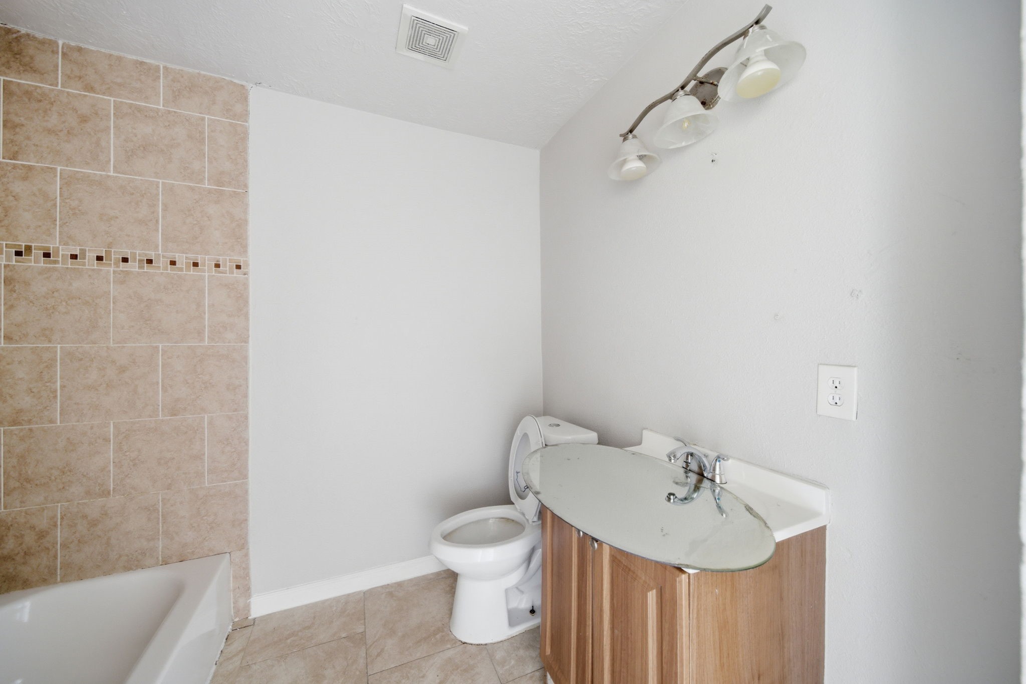 1102 Johnson Street Property Photo 14
