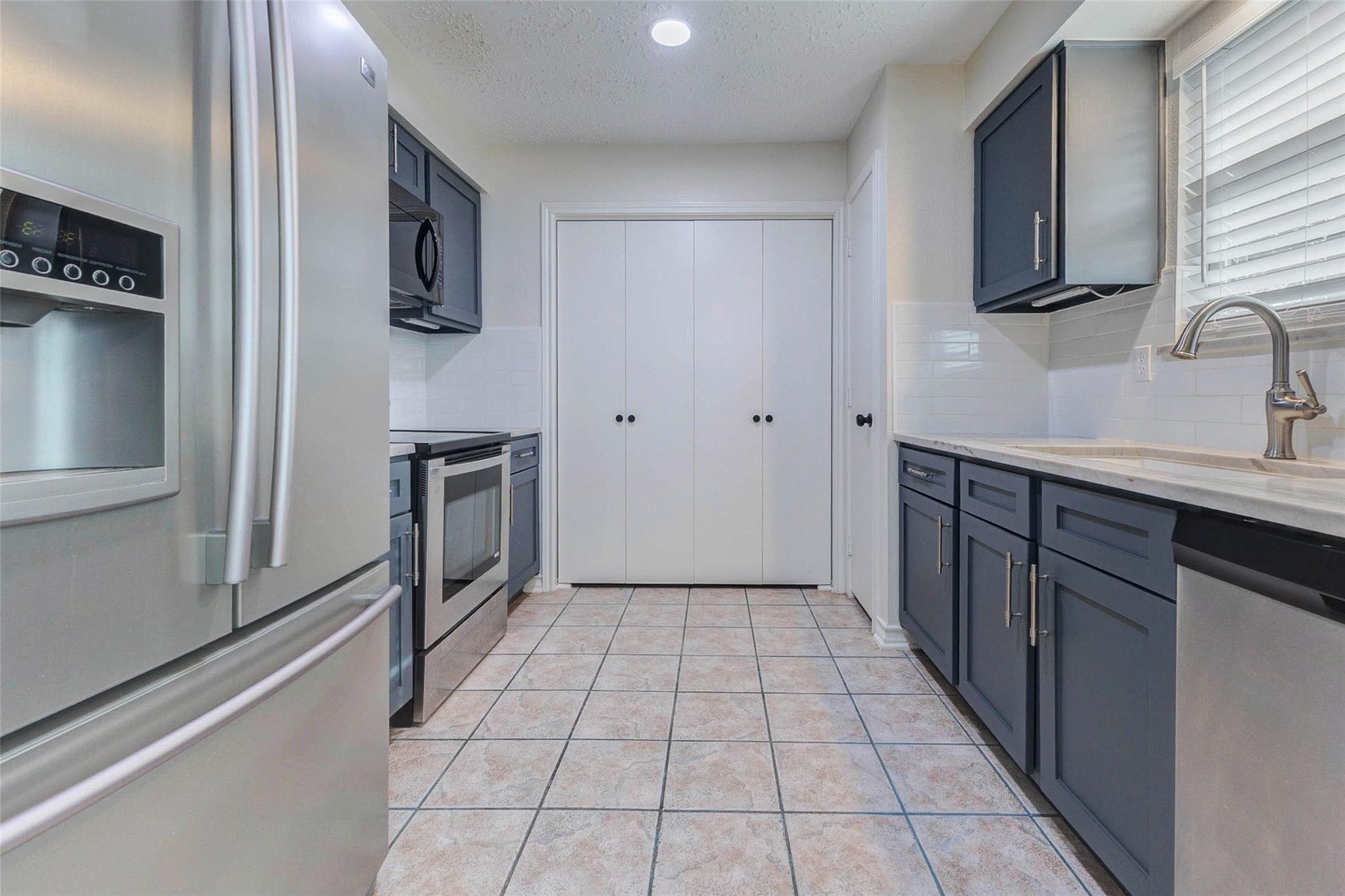 11403 Bonaparte Drive Property Photo 6