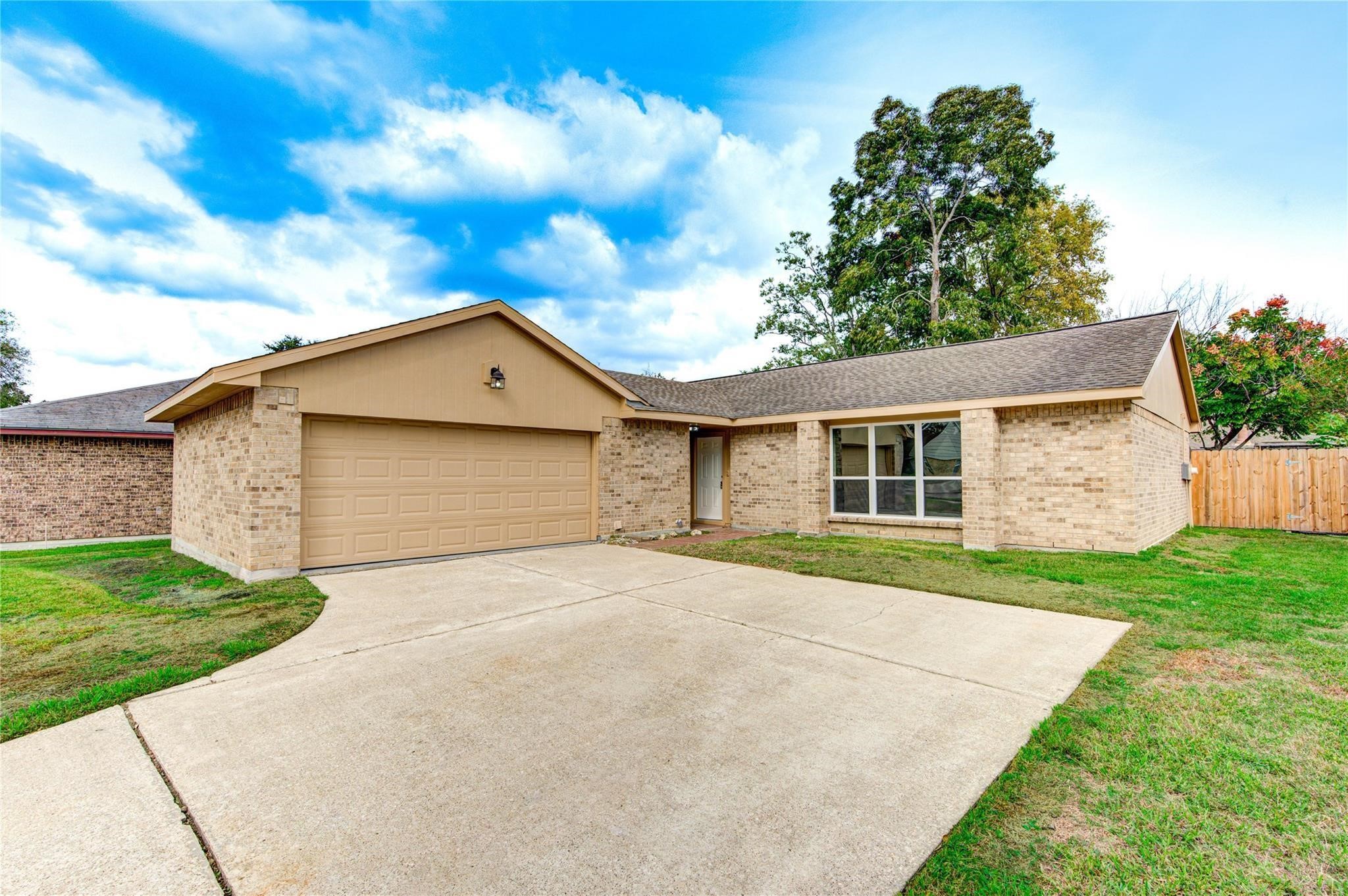 328 Meadow Wood Ct Court Property Photo 1