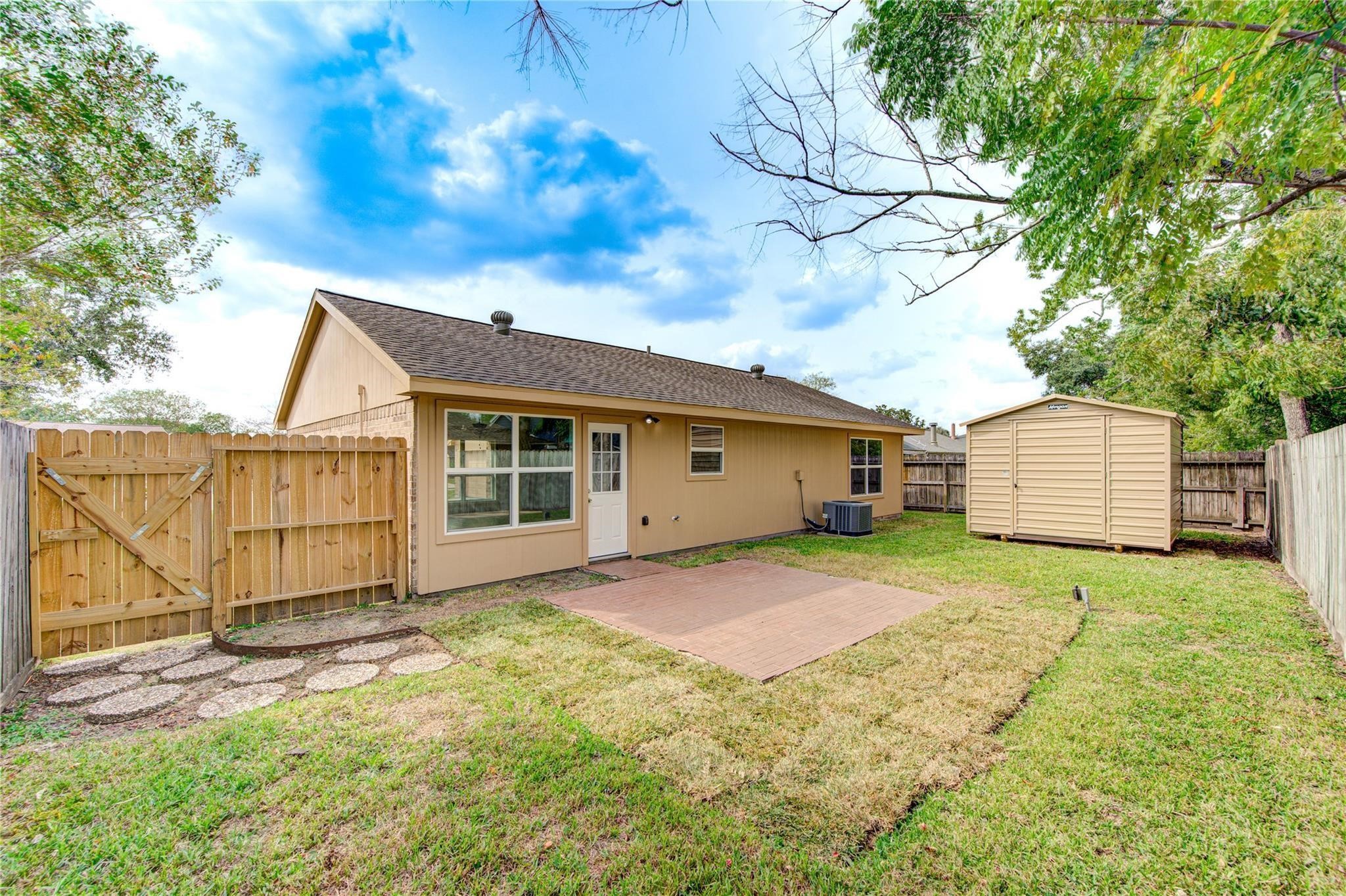 328 Meadow Wood Ct Court Property Photo 2