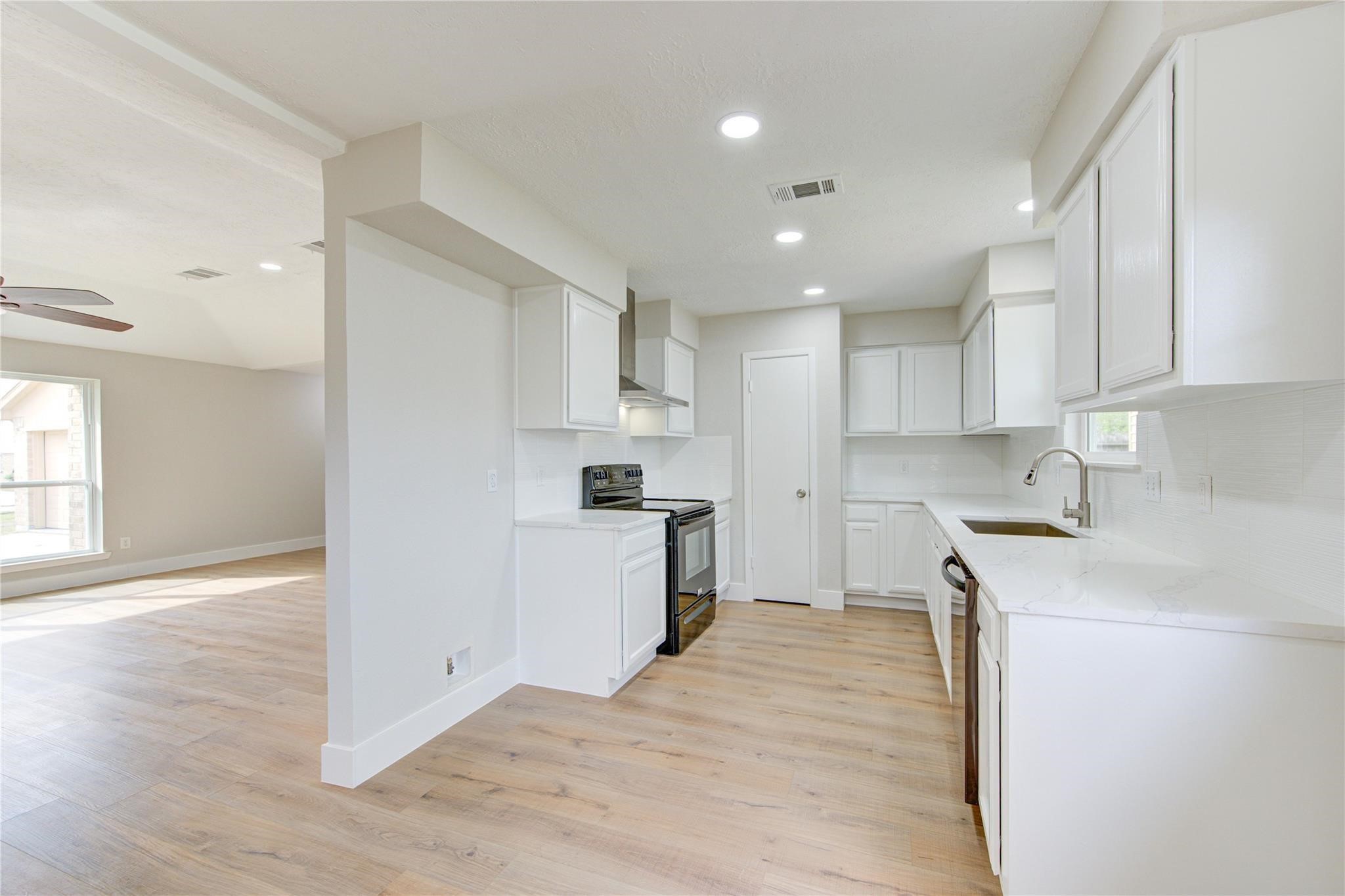 328 Meadow Wood Ct Court Property Photo 7