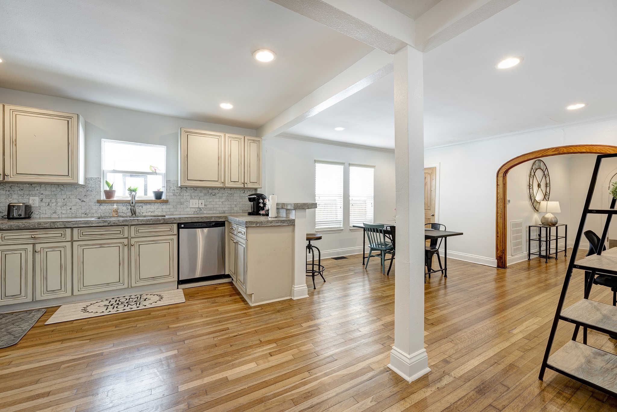 1811 Marshall Street Property Photo 4