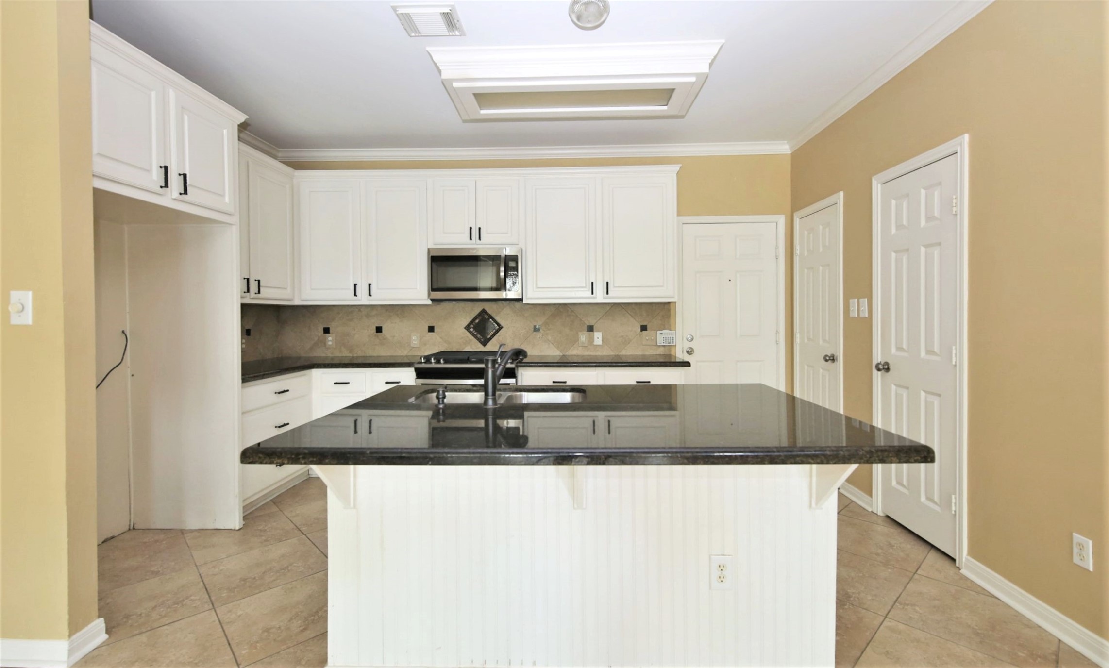 1409 Anita Property Photo 8