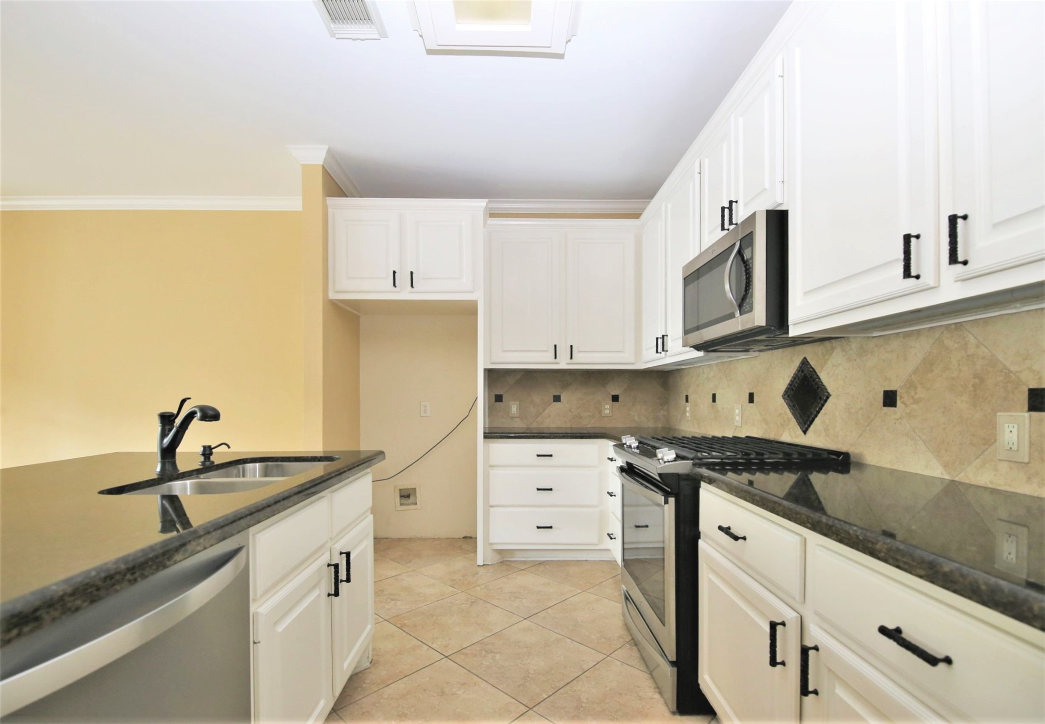 1409 Anita Property Photo 9