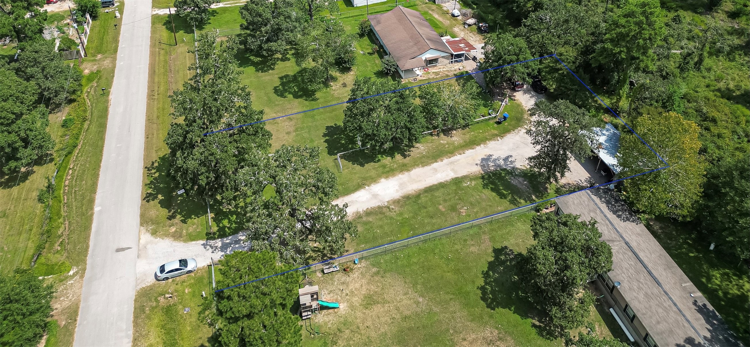 23715 Saxon Way Property Photo 3
