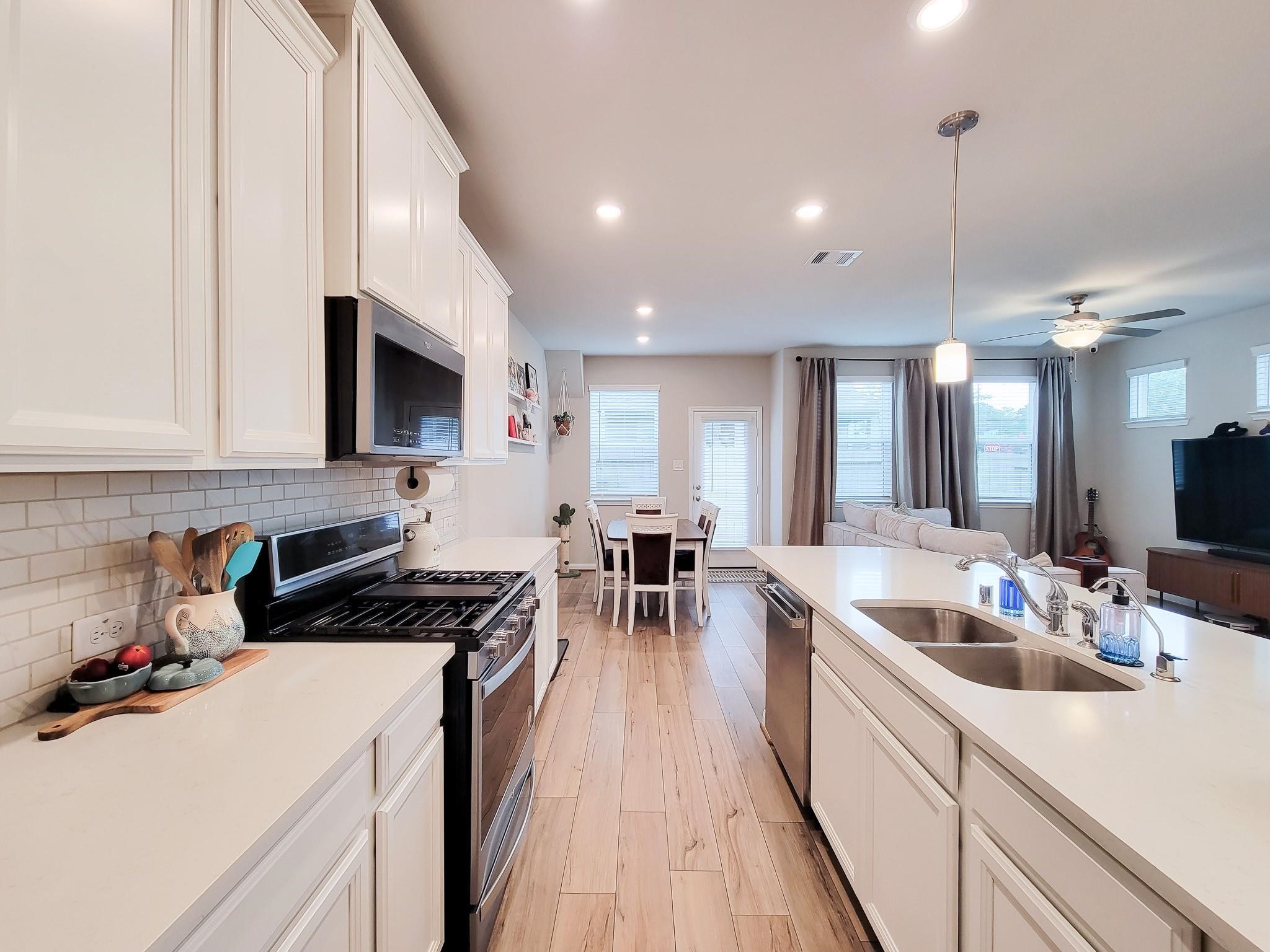1510 Lakeline Oak Drive Property Photo 14