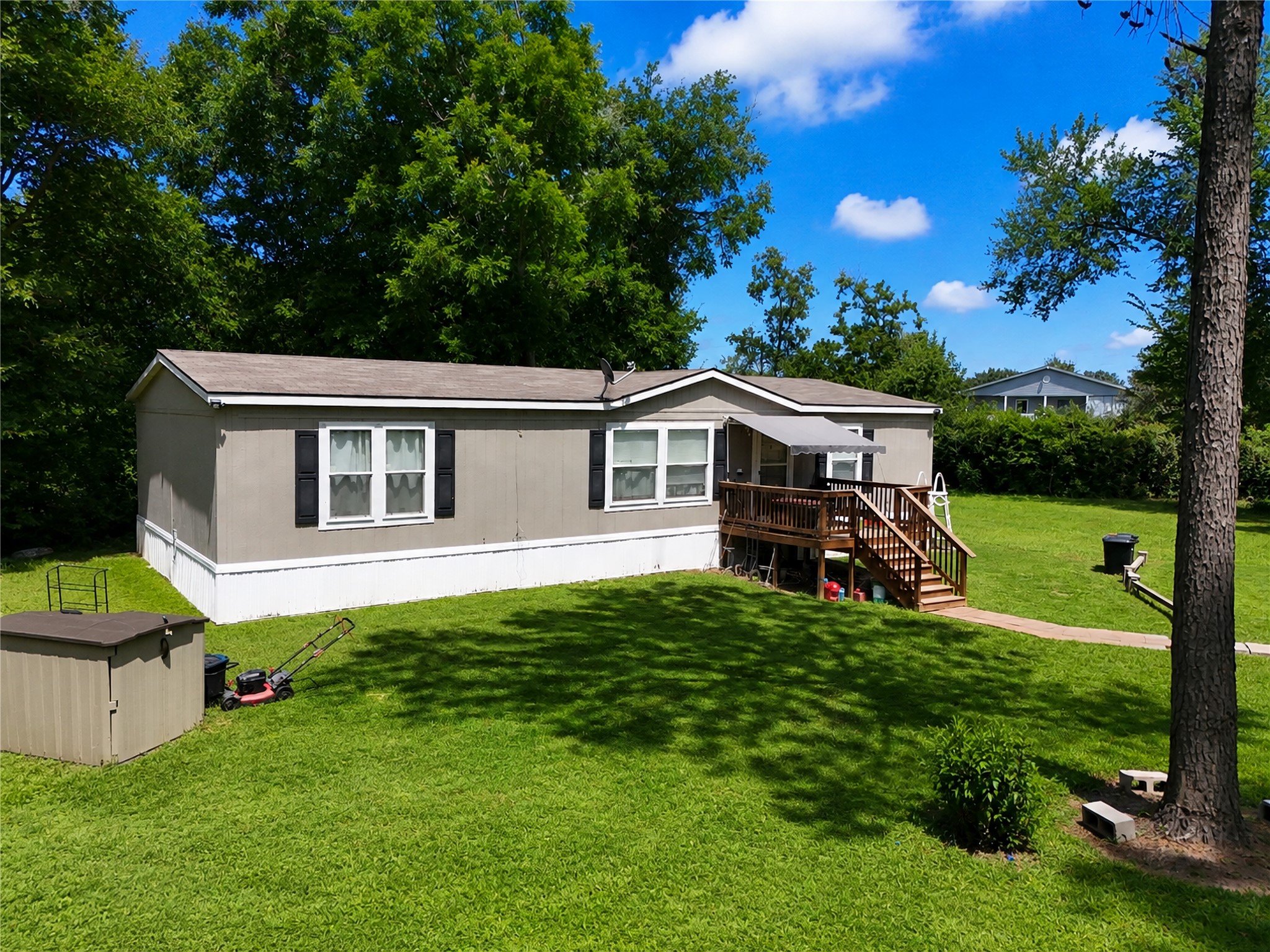 18416 Herrington Road Property Photo 1