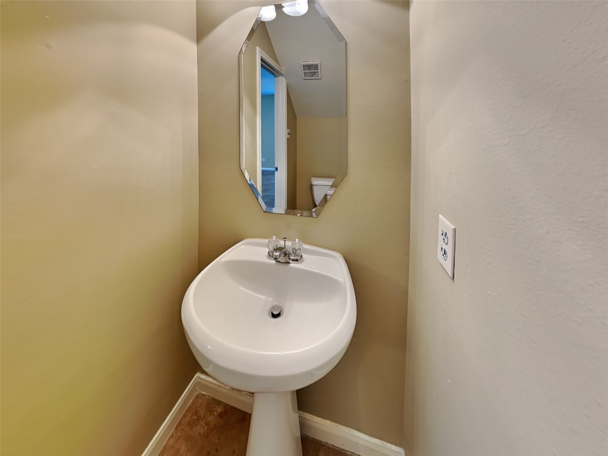 12027 Bunny Lane Property Photo 7