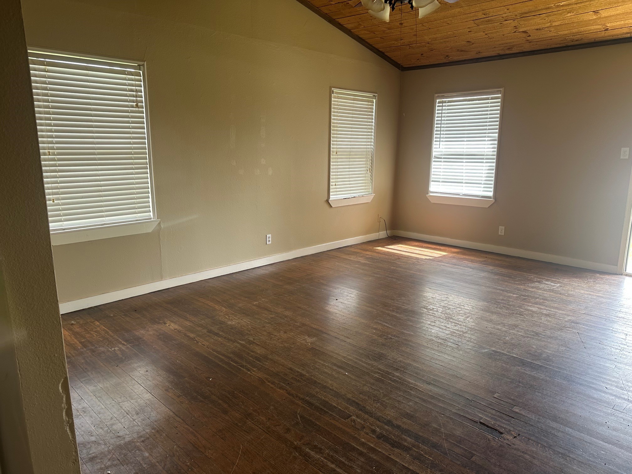114 Forest Oaks Lane Property Photo 2