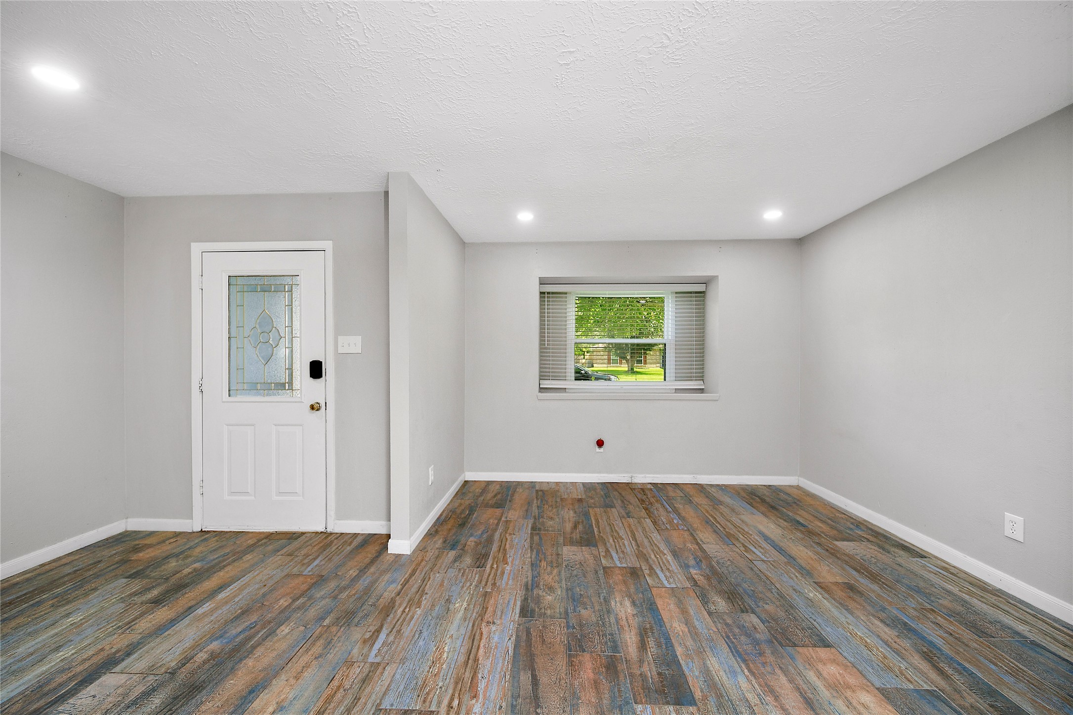 2907 Heritage House Drive Property Photo 3