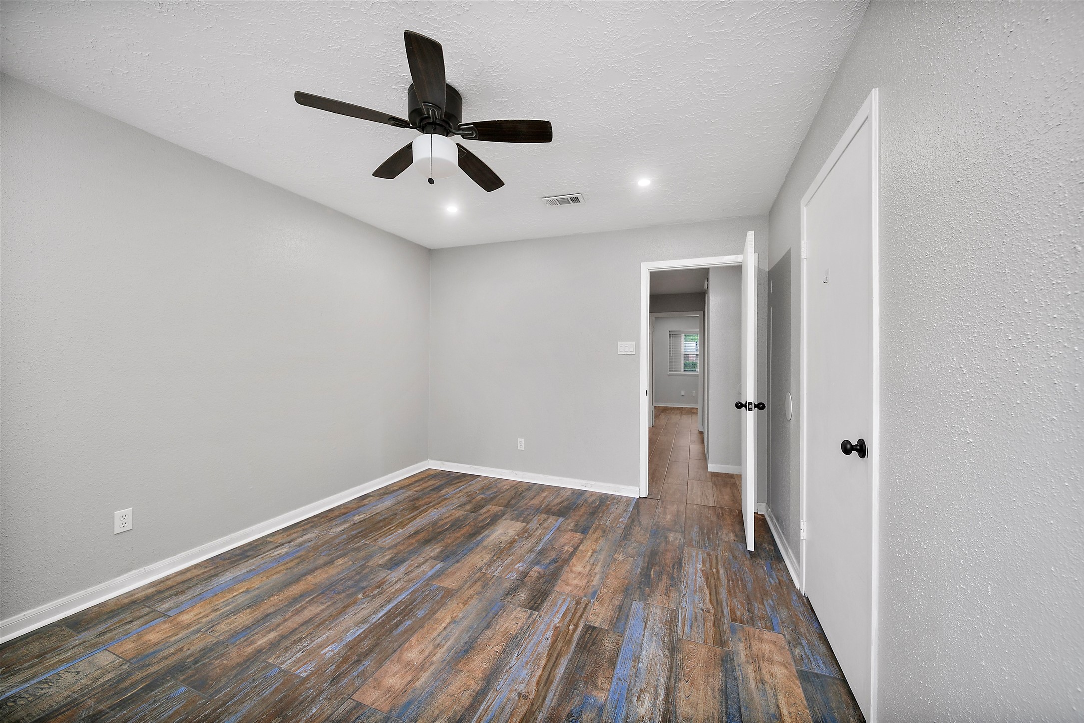 2907 Heritage House Drive Property Photo 17