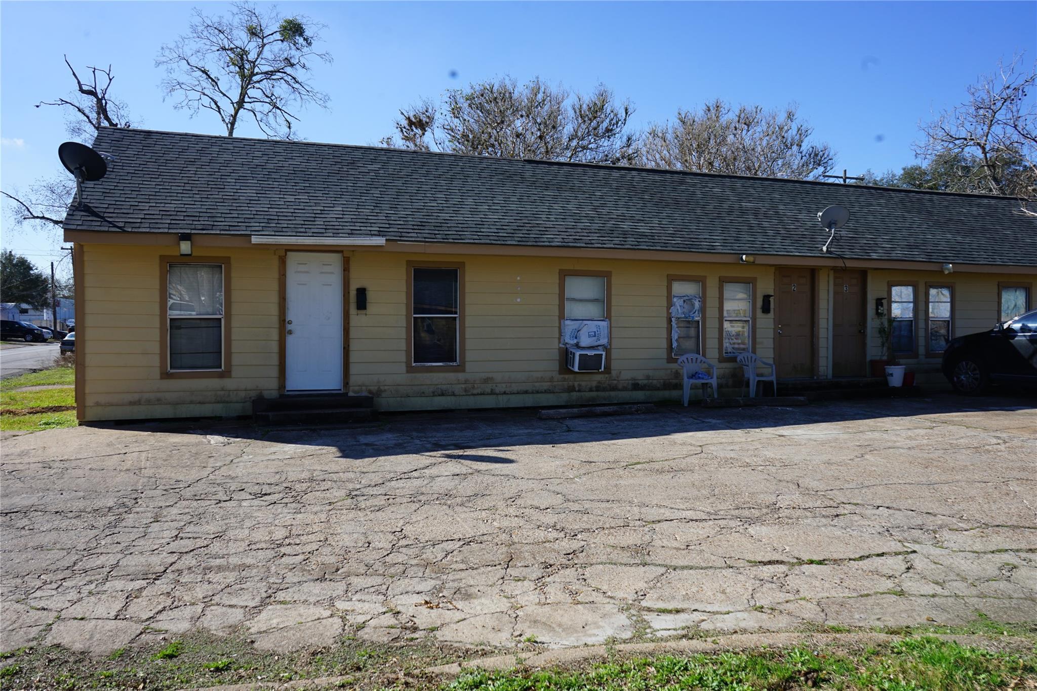 1026 Miles Street Property Photo 4