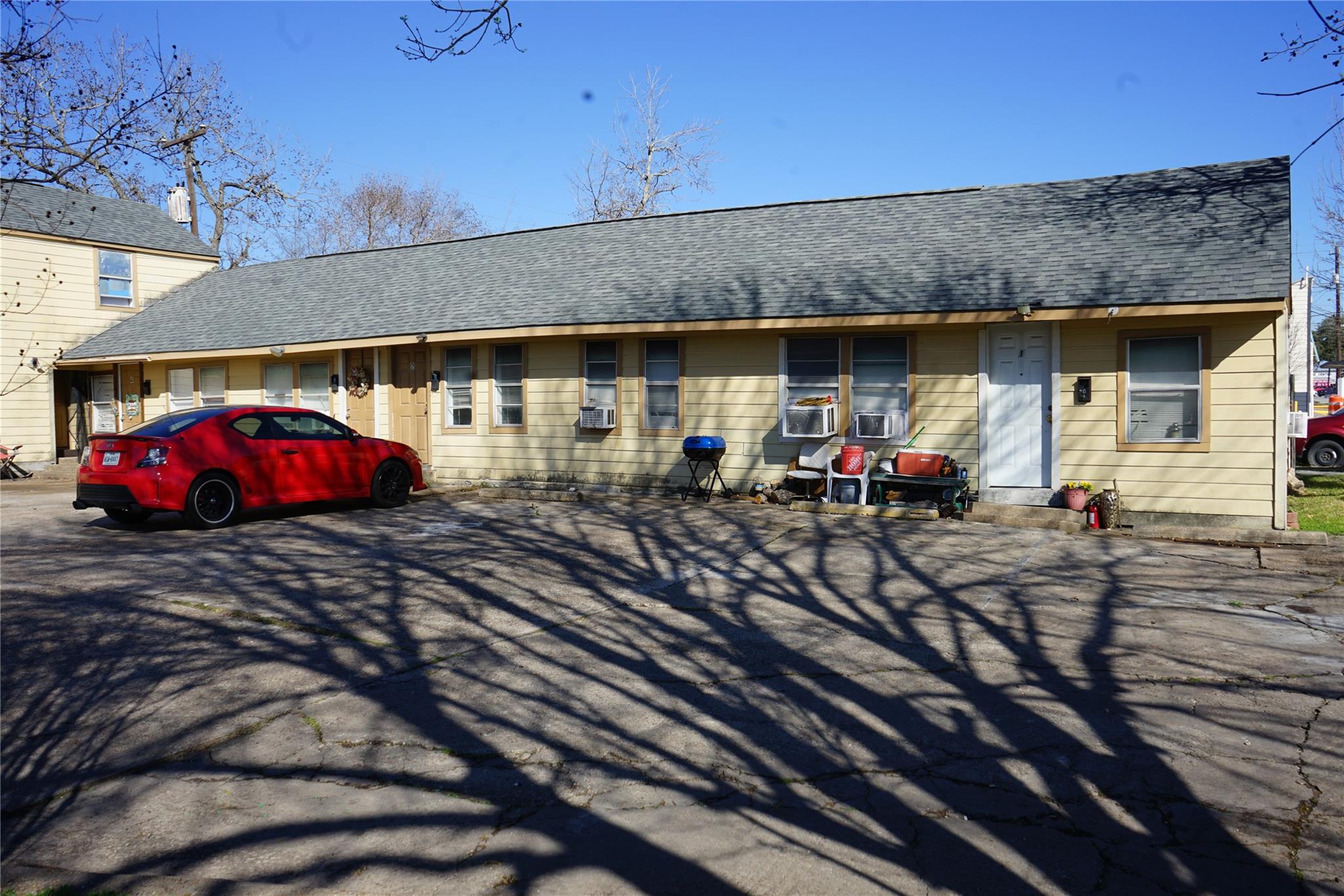 1026 Miles Street Property Photo 8