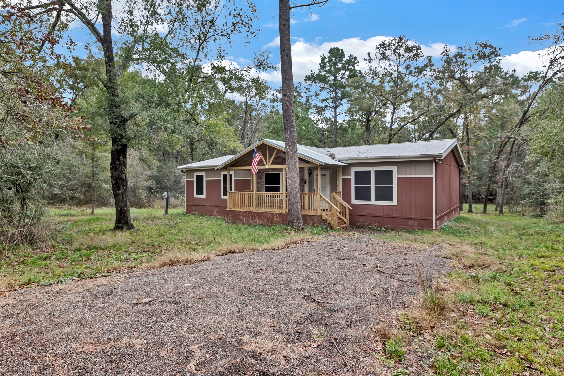 271 Shoreline Drive Property Photo 1