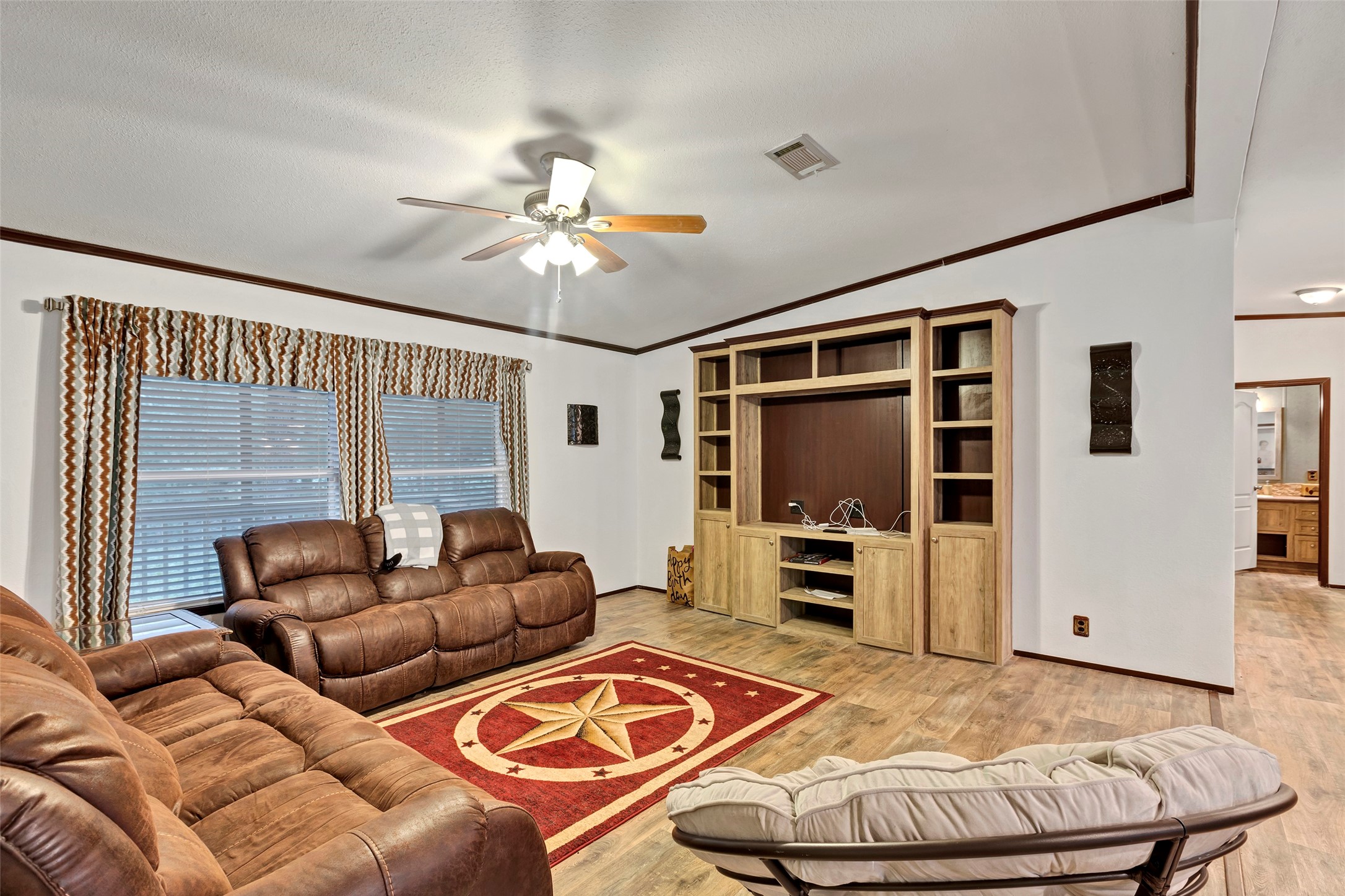 271 Shoreline Drive Property Photo 4