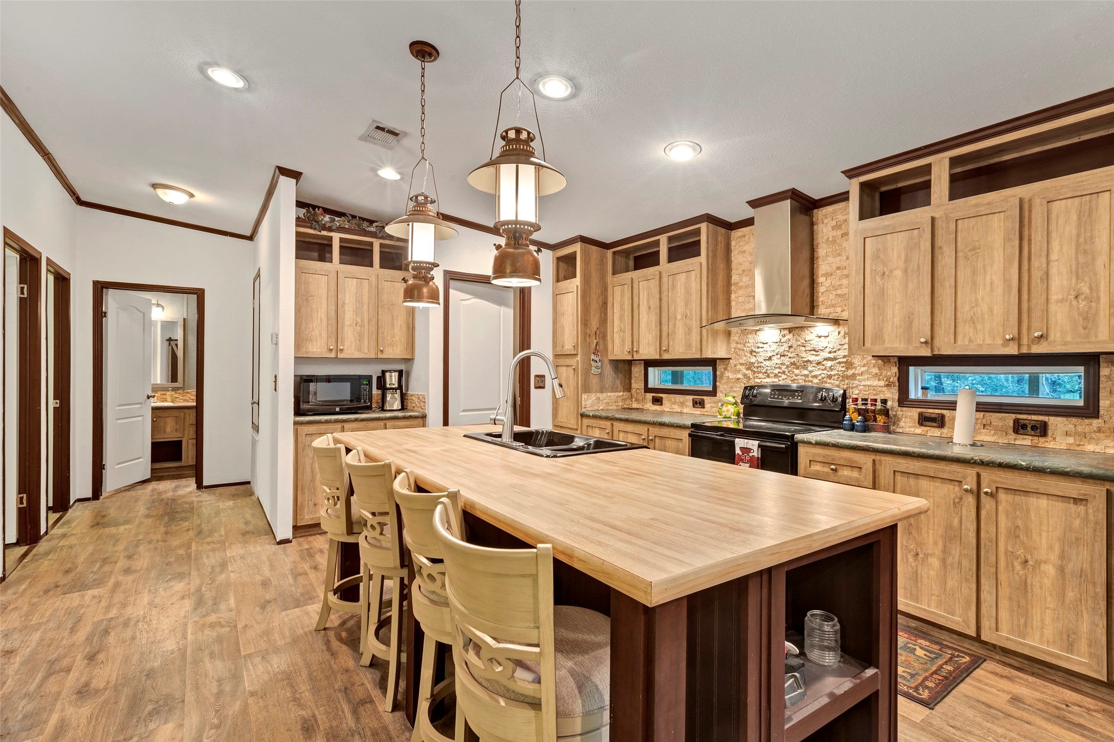 271 Shoreline Drive Property Photo 8