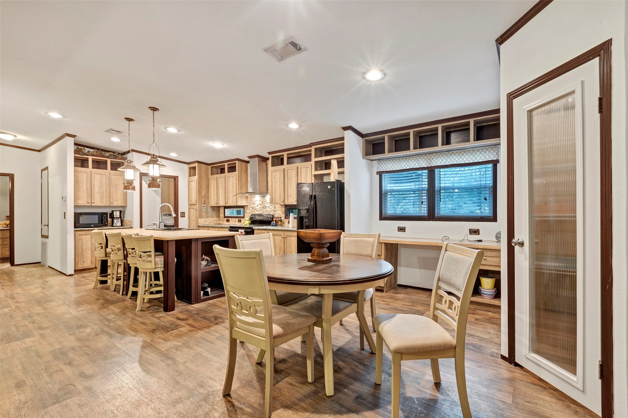 271 Shoreline Drive Property Photo 12