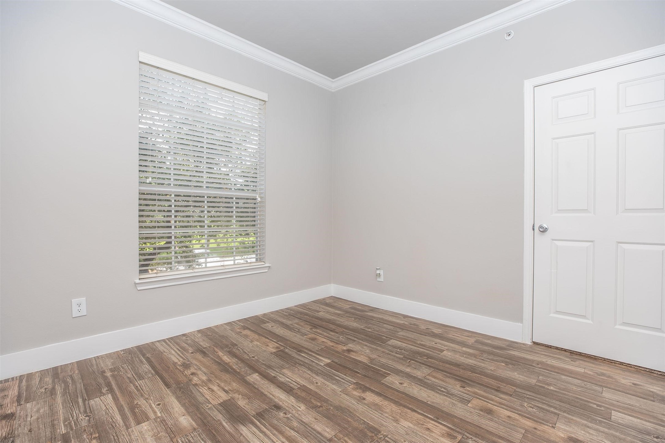 19100 N Glenwest Drive 639 Property Photo 14