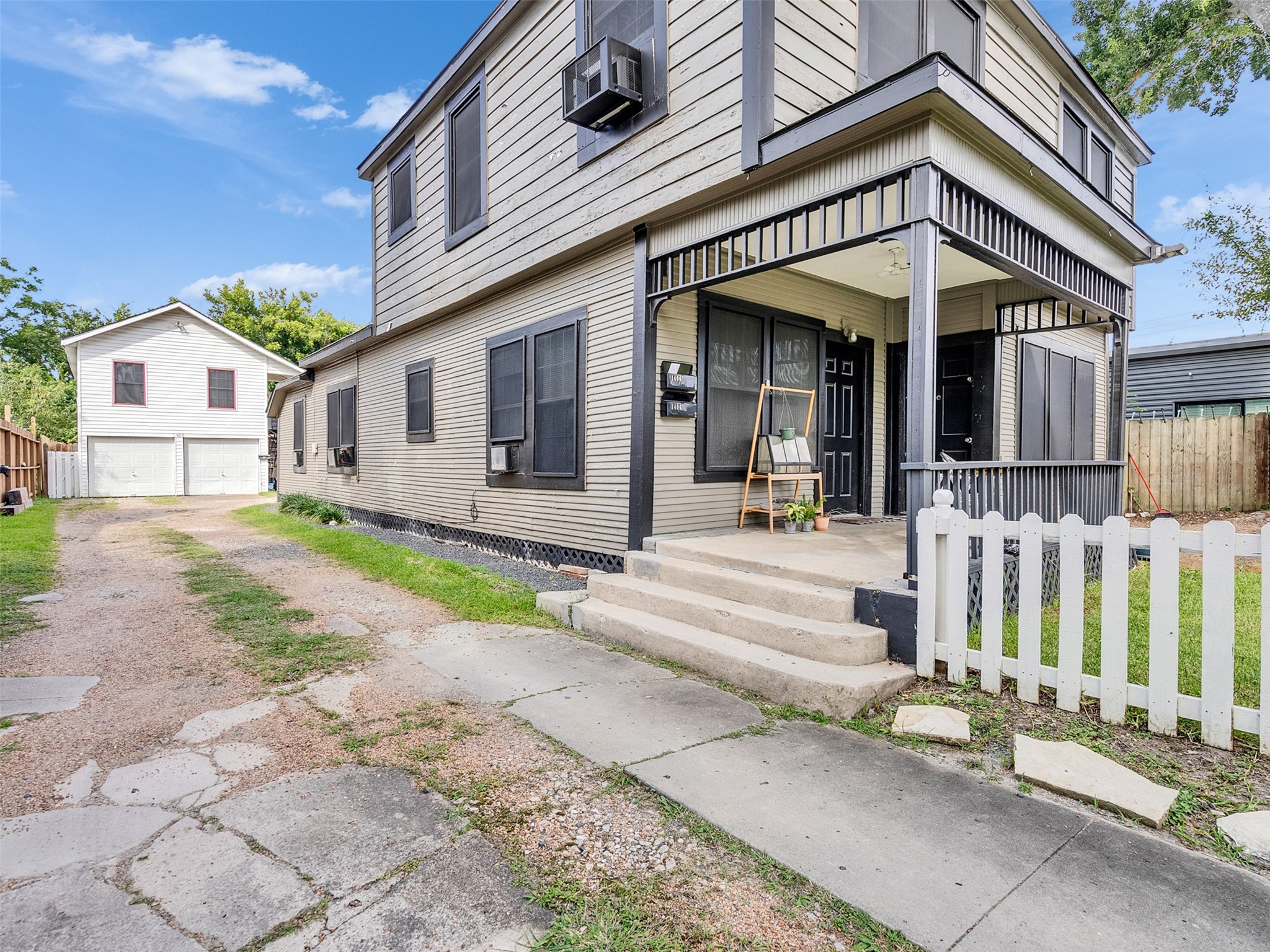 1406 Elliott Street Property Photo 1