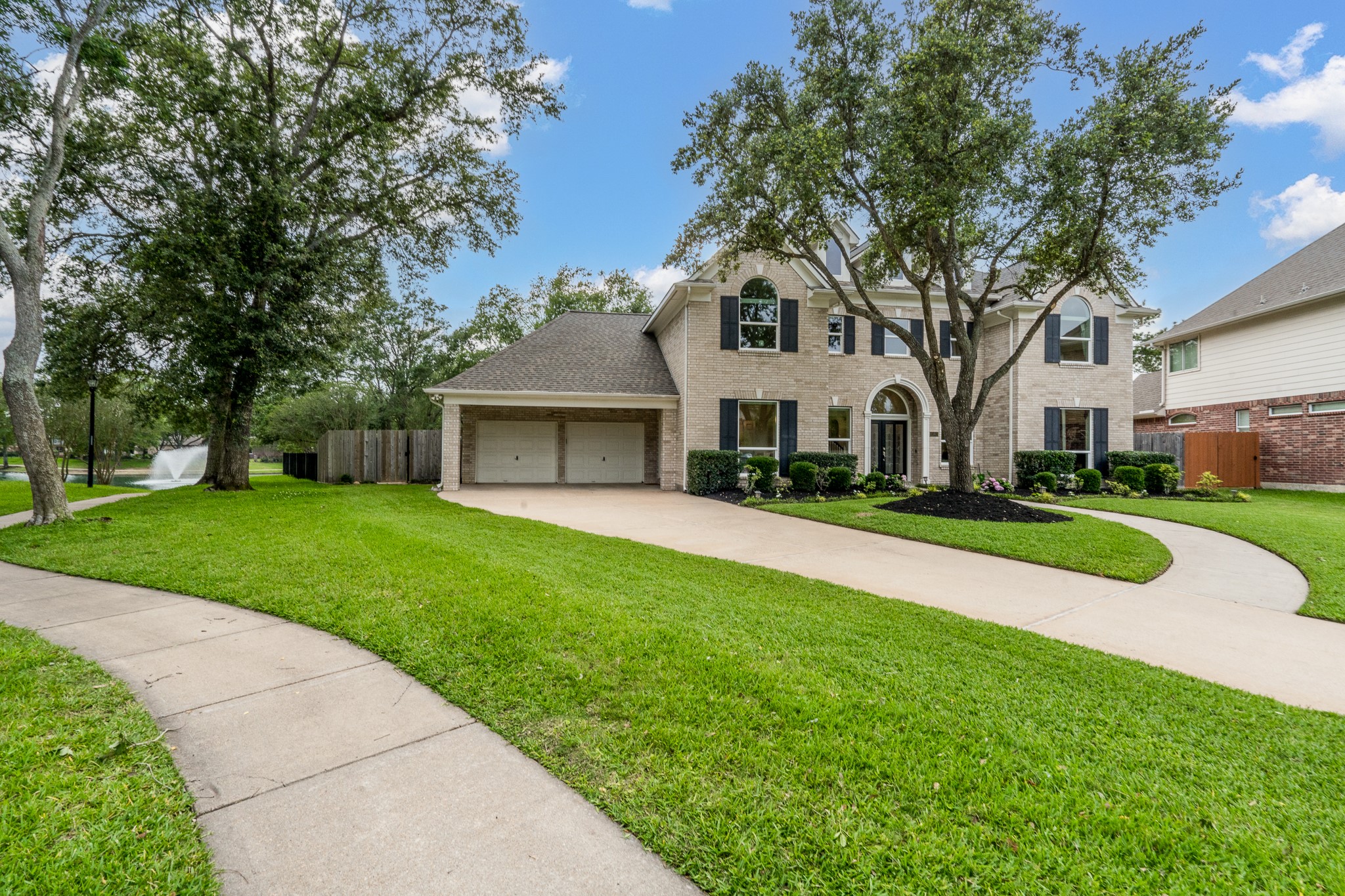 15903 Lake Loop Drive Property Photo 4