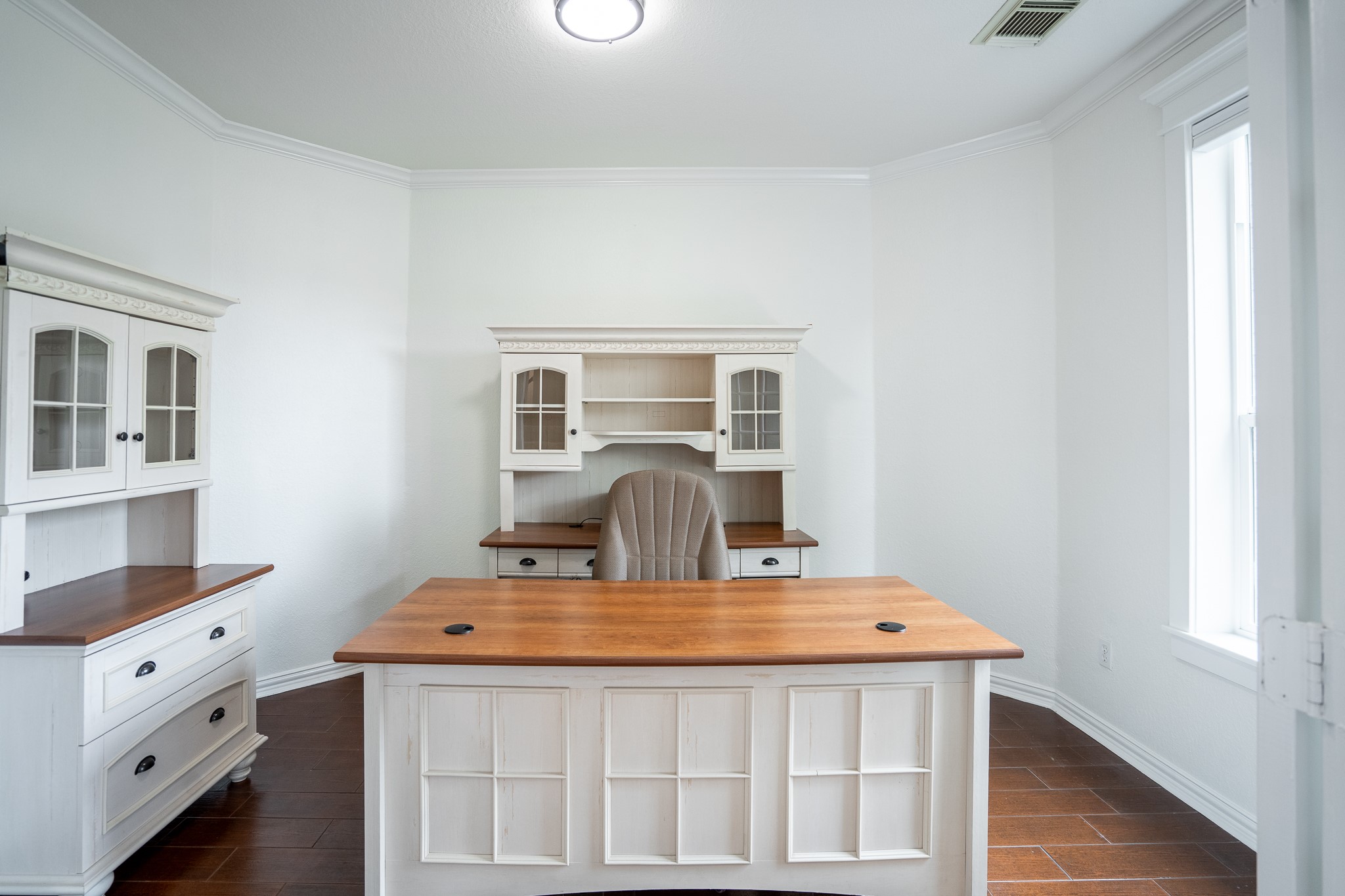 15903 Lake Loop Drive Property Photo 9