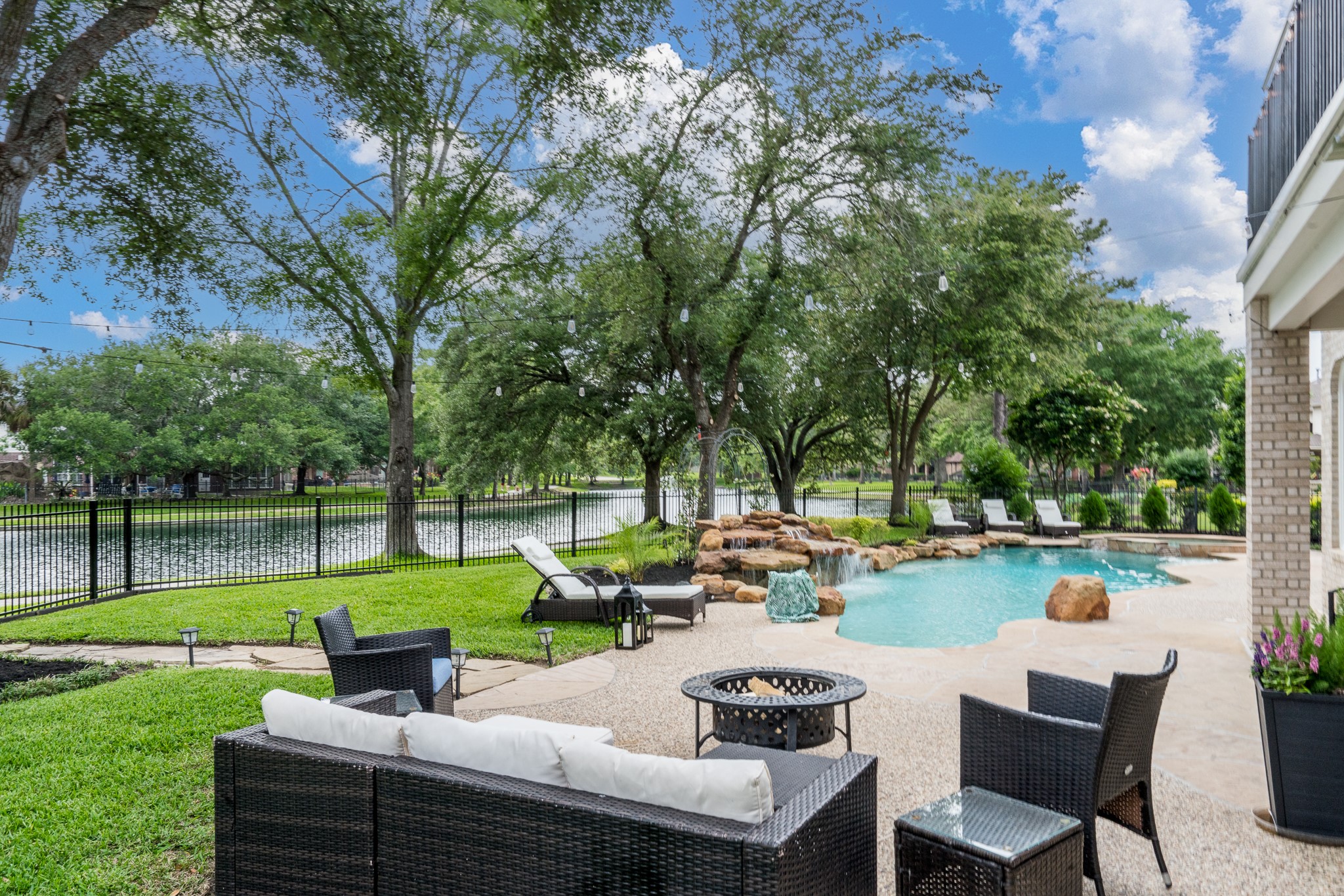 15903 Lake Loop Drive Property Photo 41