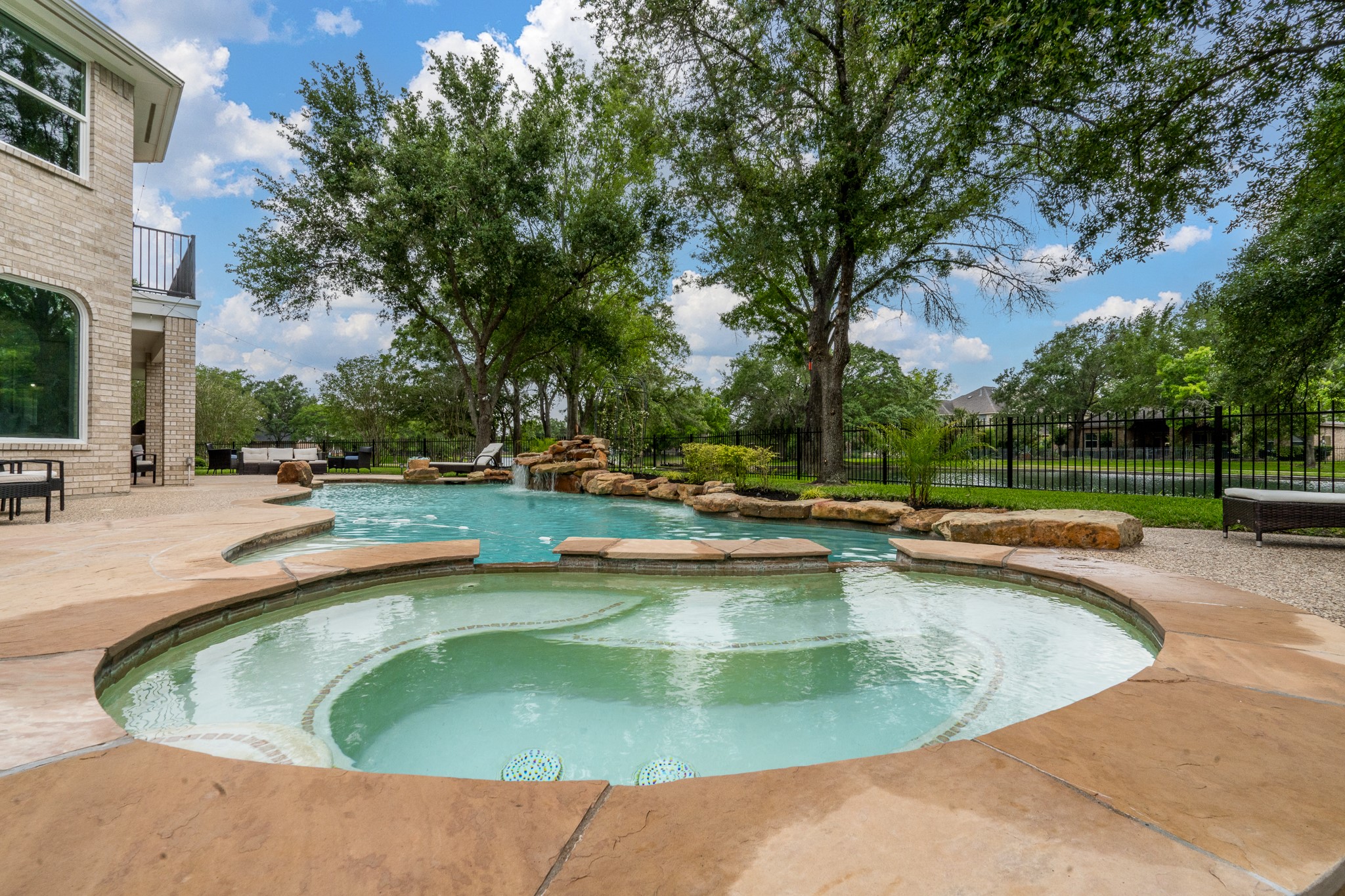 15903 Lake Loop Drive Property Photo 43