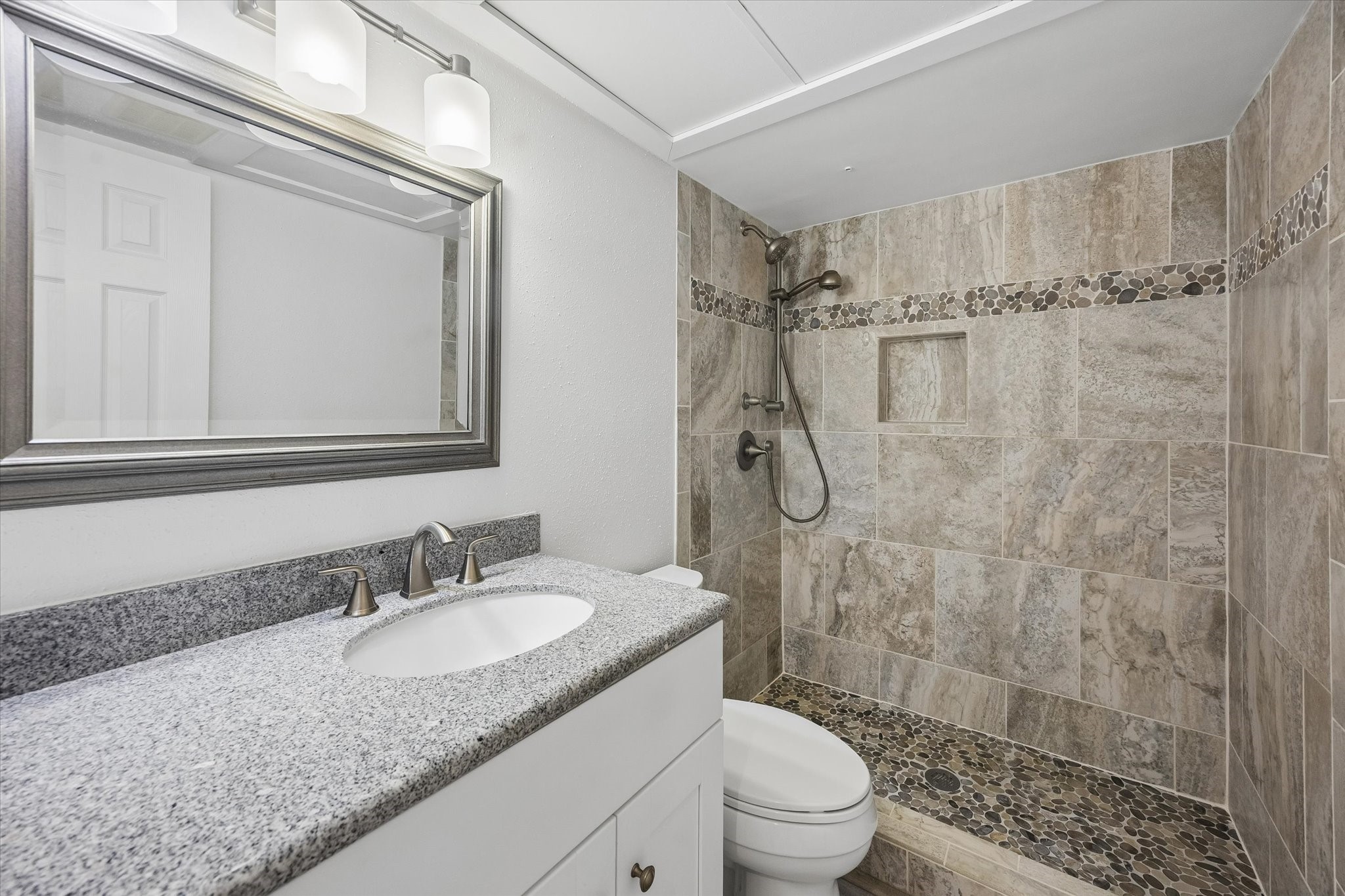 2100 Tanglewilde Street 565 Property Photo 9