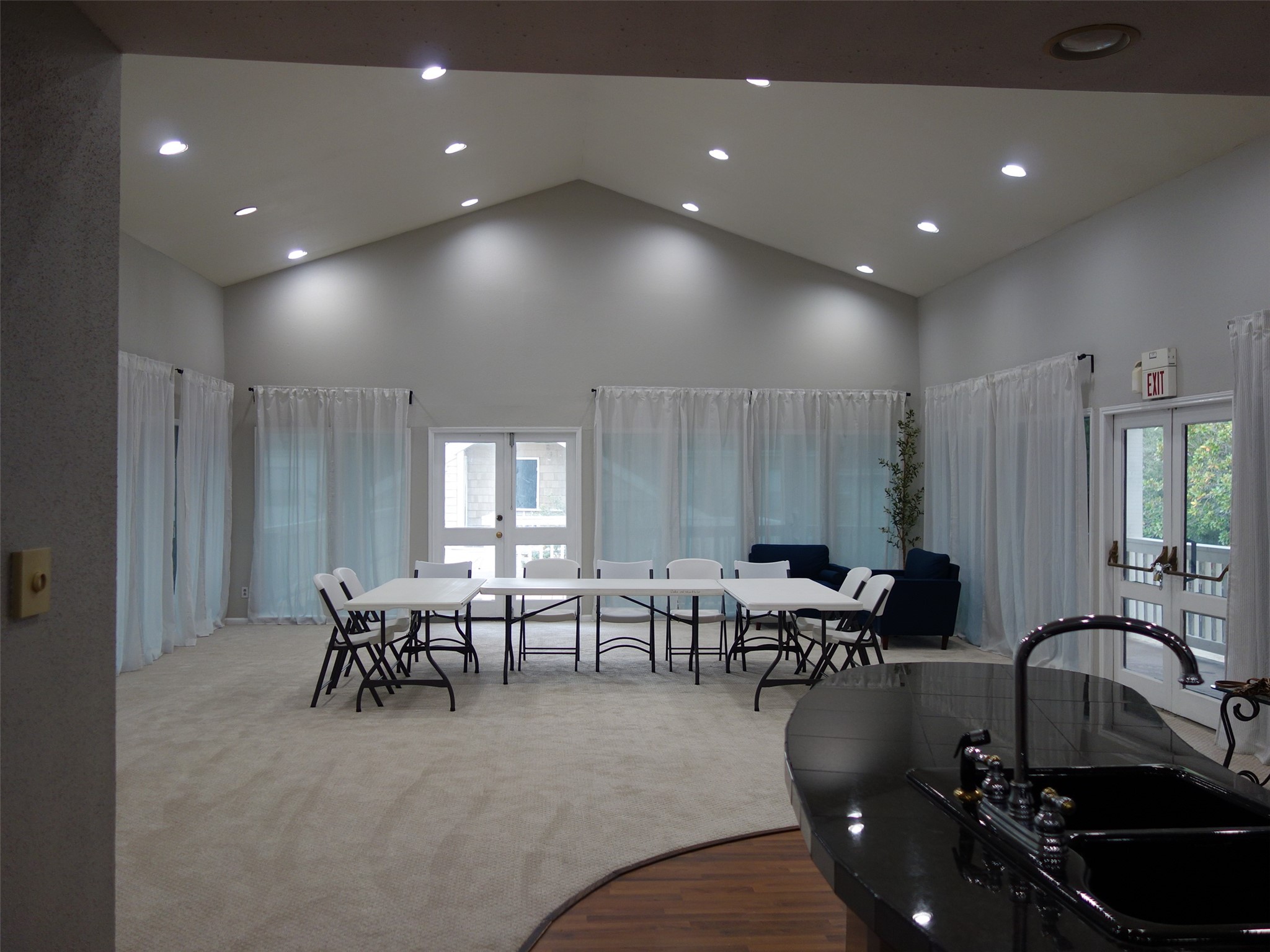 2100 Tanglewilde Street 565 Property Photo 19