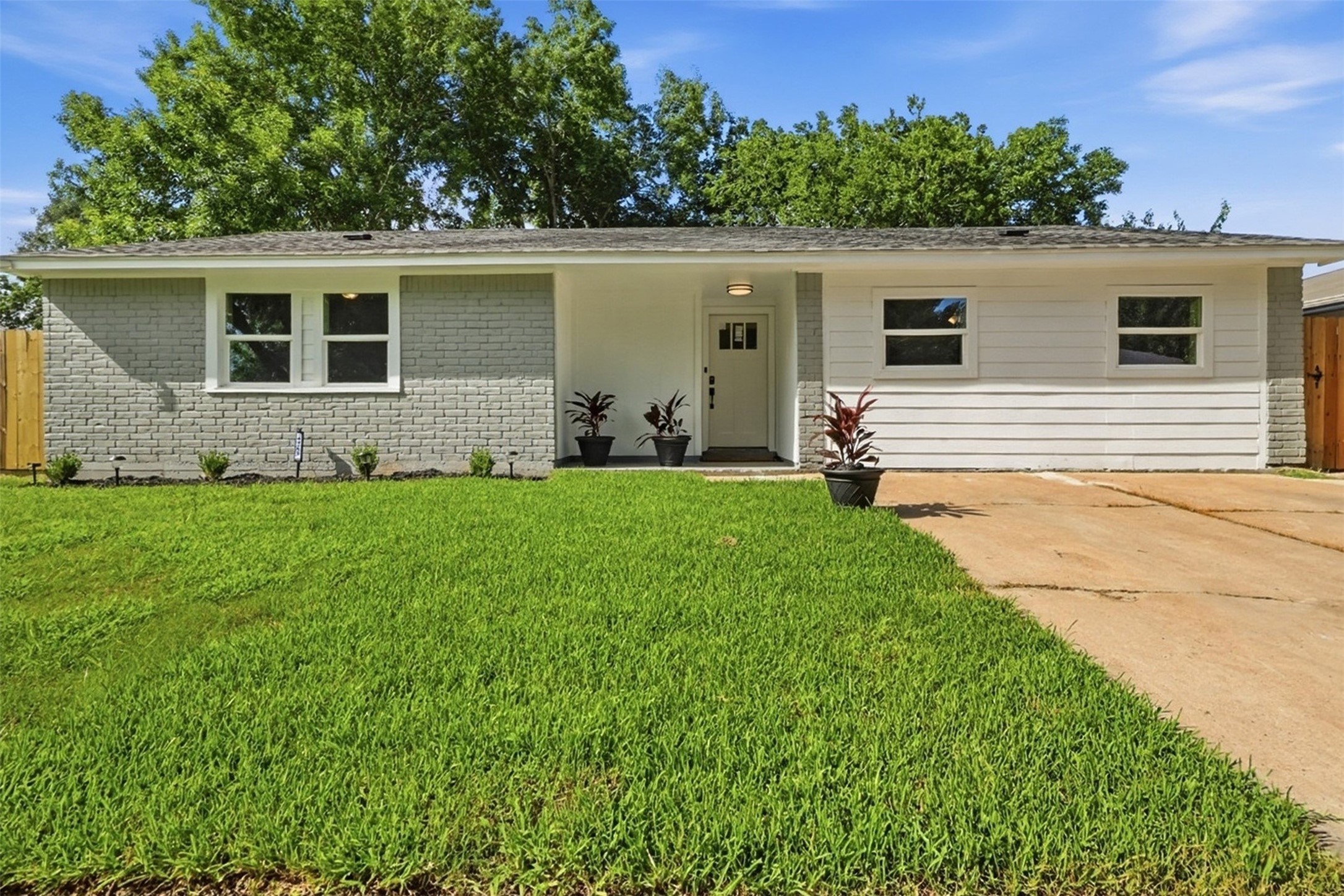 4767 Beechaven St Property Photo 1