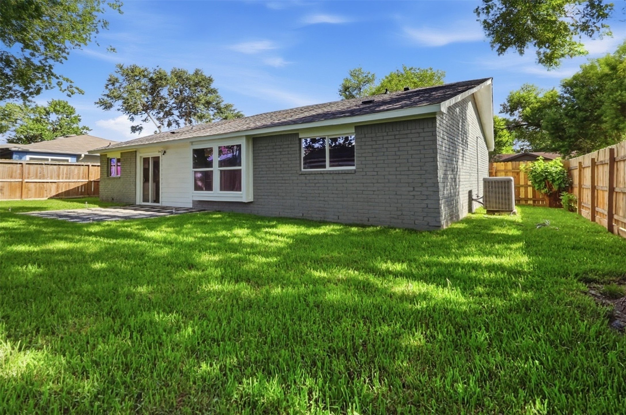 4767 Beechaven St Property Photo 4