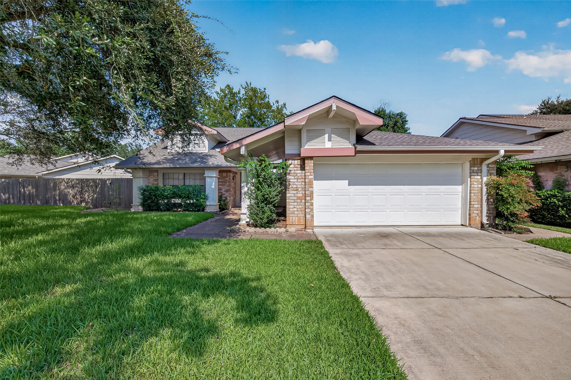 2215 Brook View Lane Property Photo 1