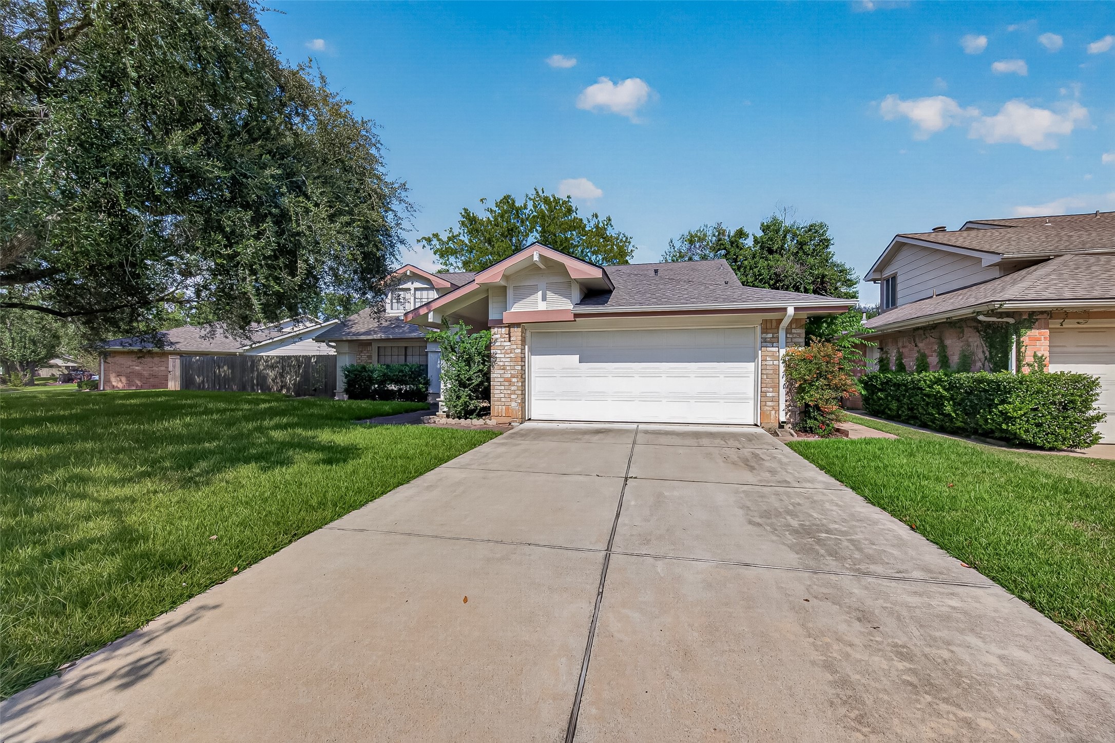 2215 Brook View Lane Property Photo 4