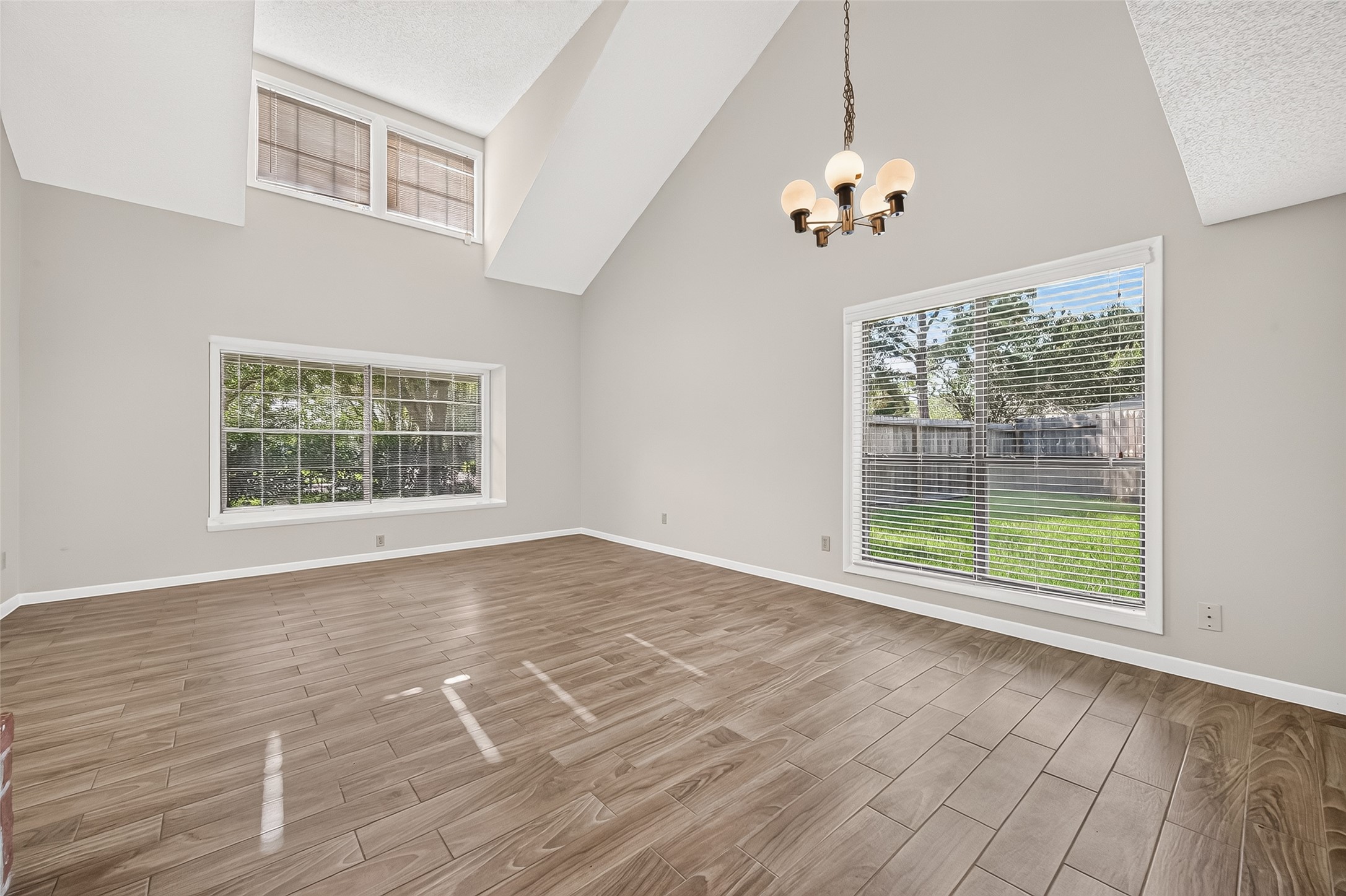 2215 Brook View Lane Property Photo 12