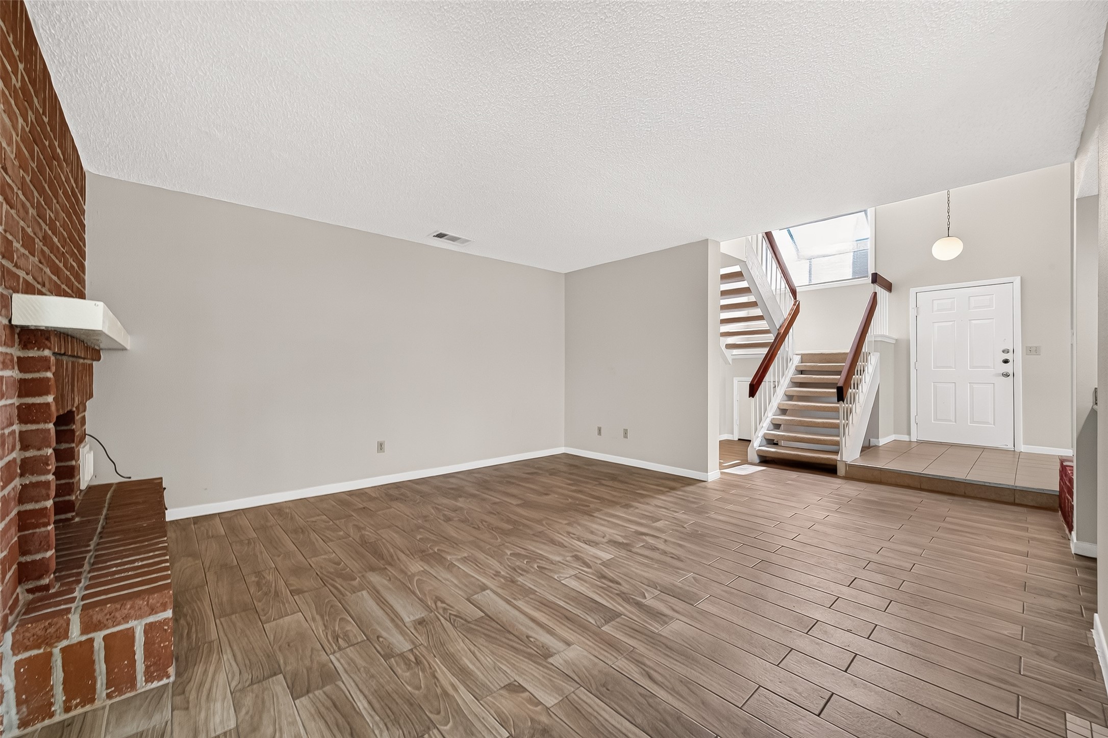 2215 Brook View Lane Property Photo 14