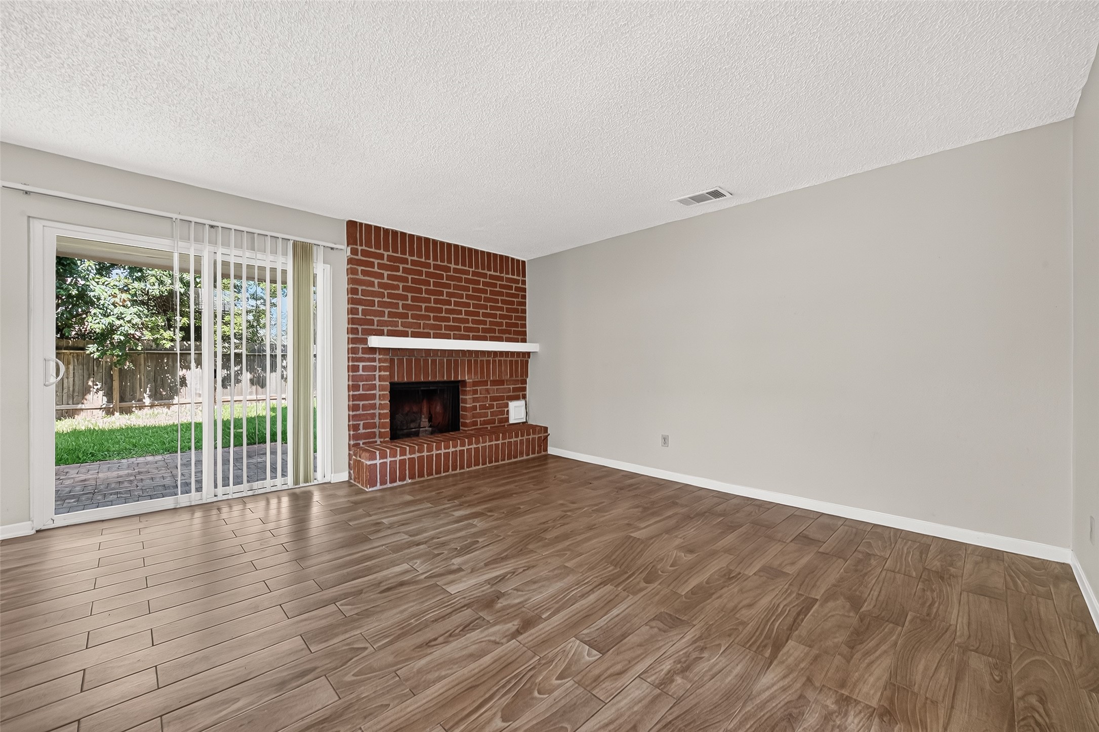 2215 Brook View Lane Property Photo 15